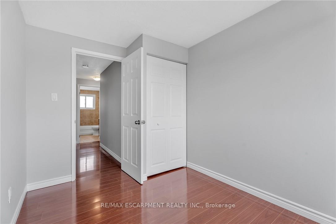 3 Bedrooms Condo at 1025 Upper Gage, Hamilton For sale