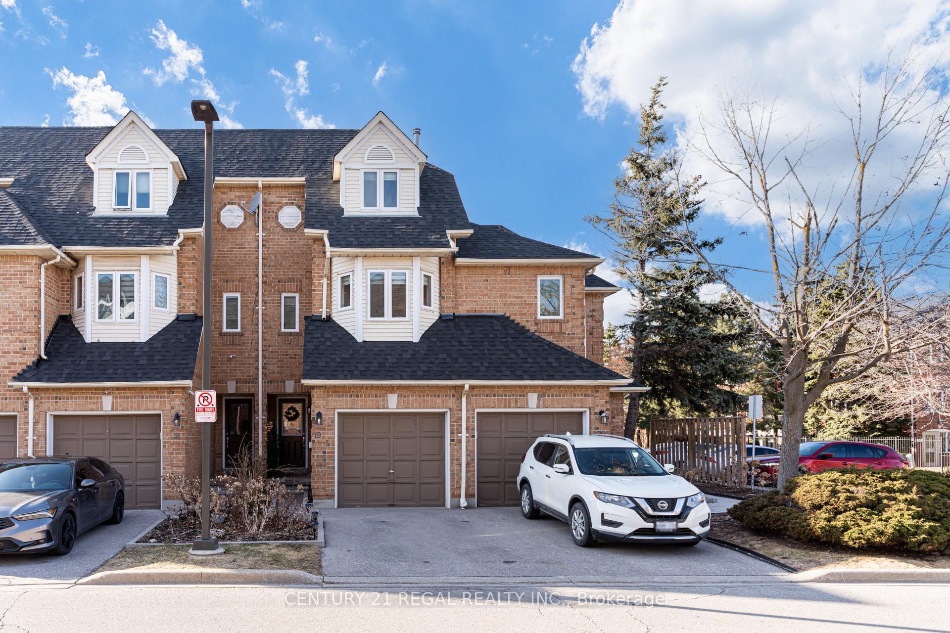 3 Bedrooms Condo at 45 Bristol, Mississauga For sale