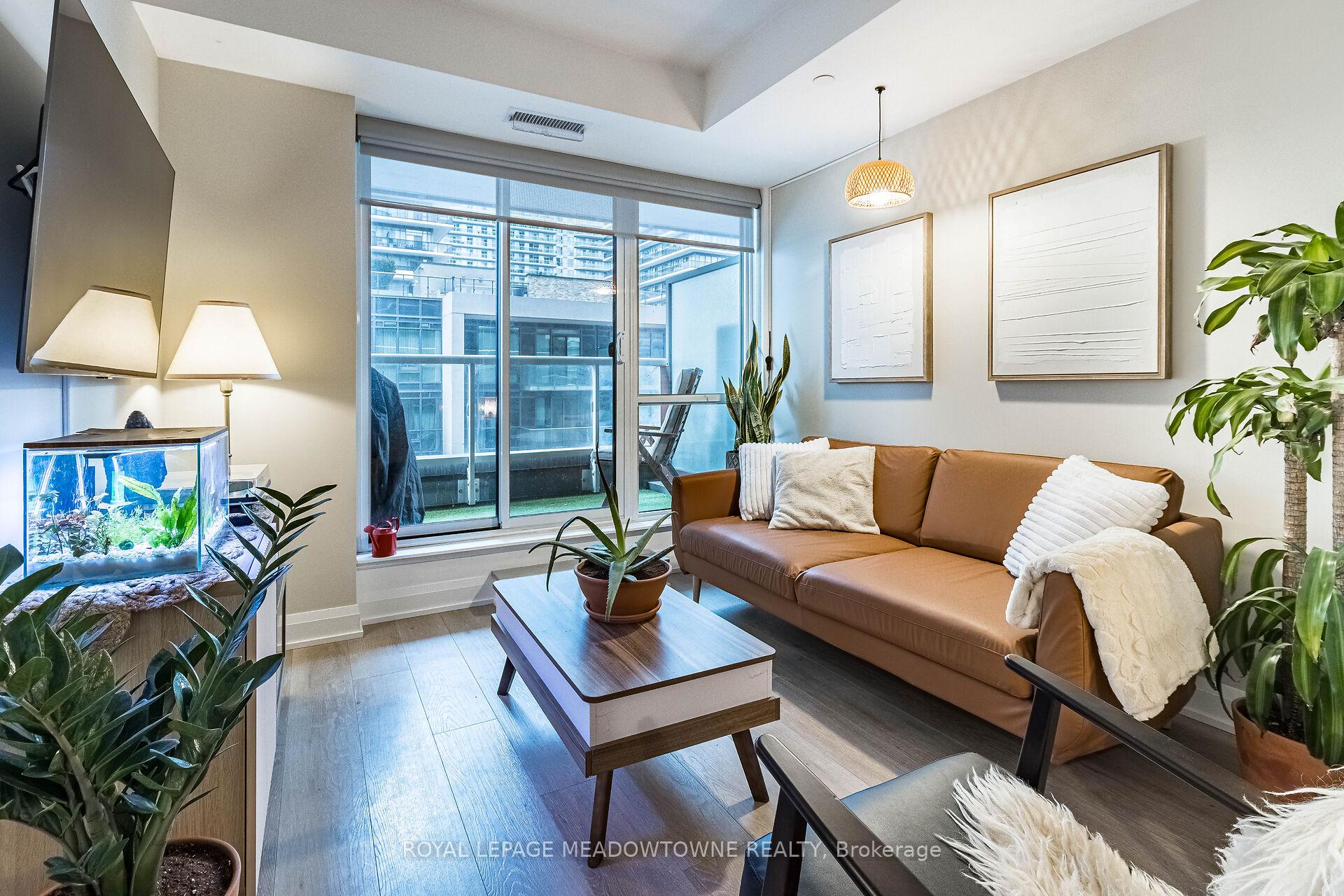 2 Bedrooms Condo at 110 Marine Parade, Toronto For sale