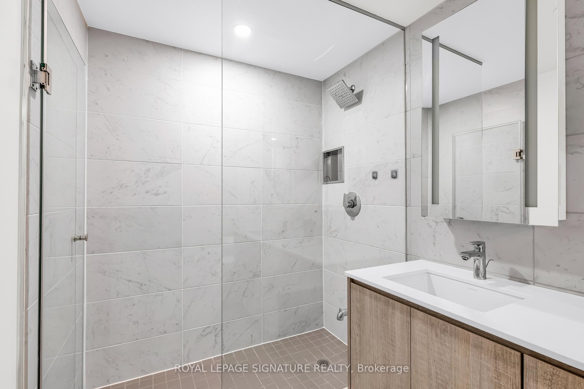 3 Bedrooms Condo at 118 Merchants’ Wharf, Toronto For sale