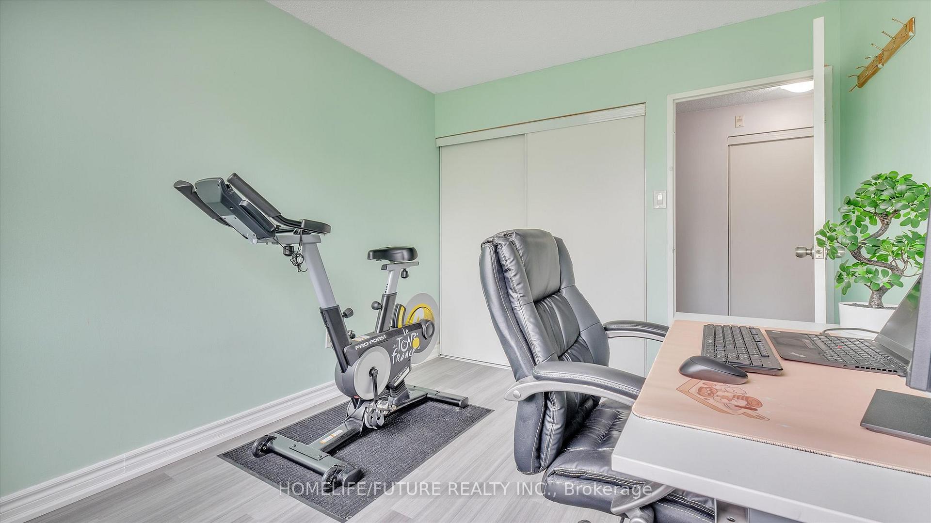 2 Bedrooms Condo at 10 Stonehill, Toronto For sale