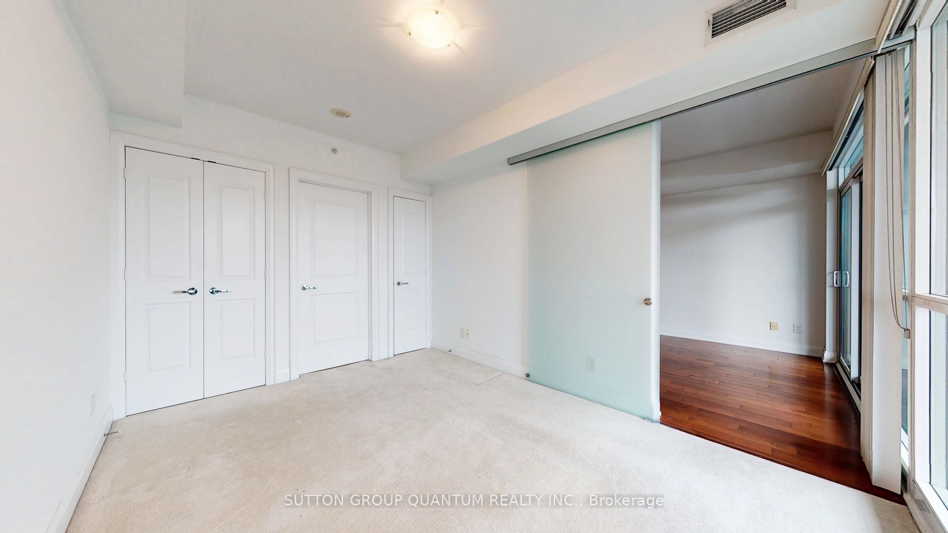2 Bedrooms Condo at 11 Bronte, Oakville For sale