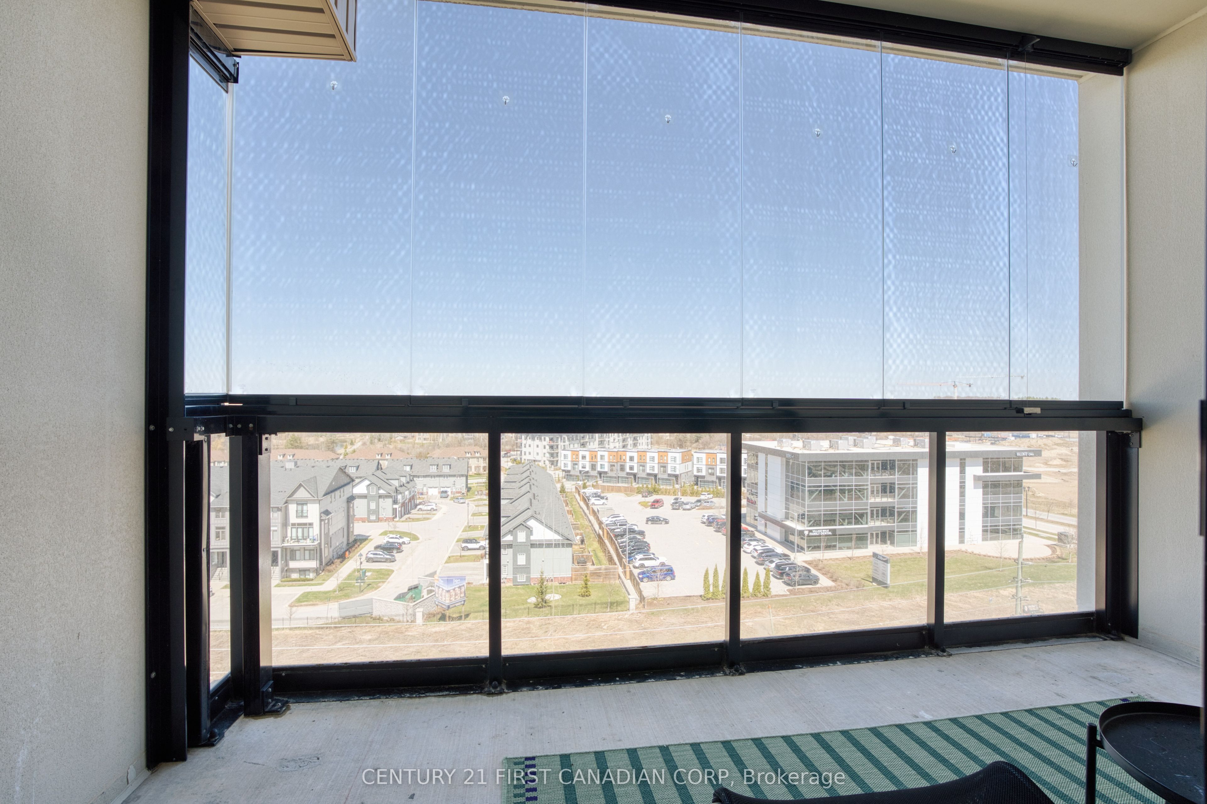 240 Villagewalk Boulevard, #812