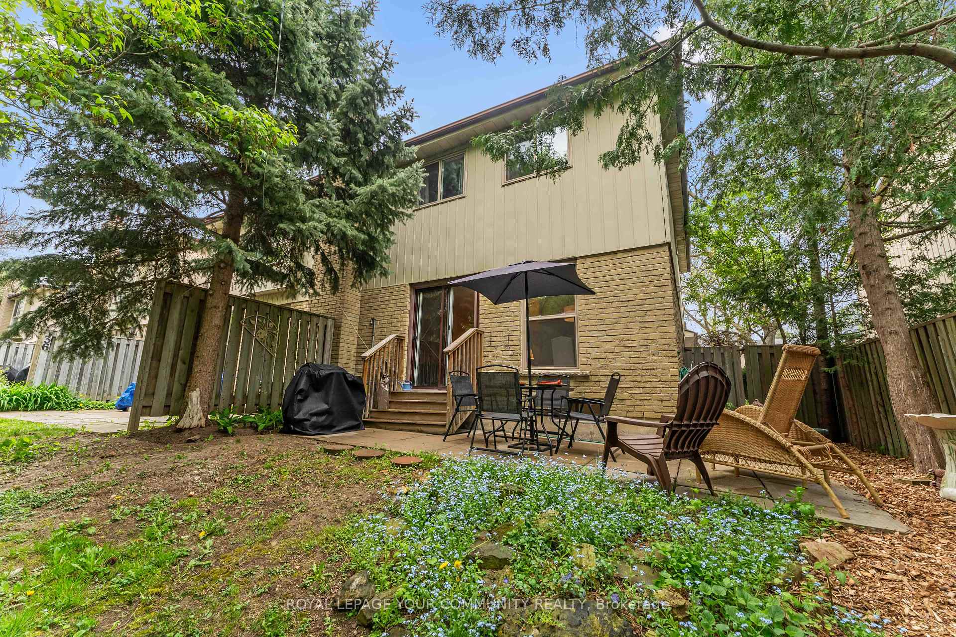 6 Bedrooms Condo at 2655 Gananoque, Mississauga For sale