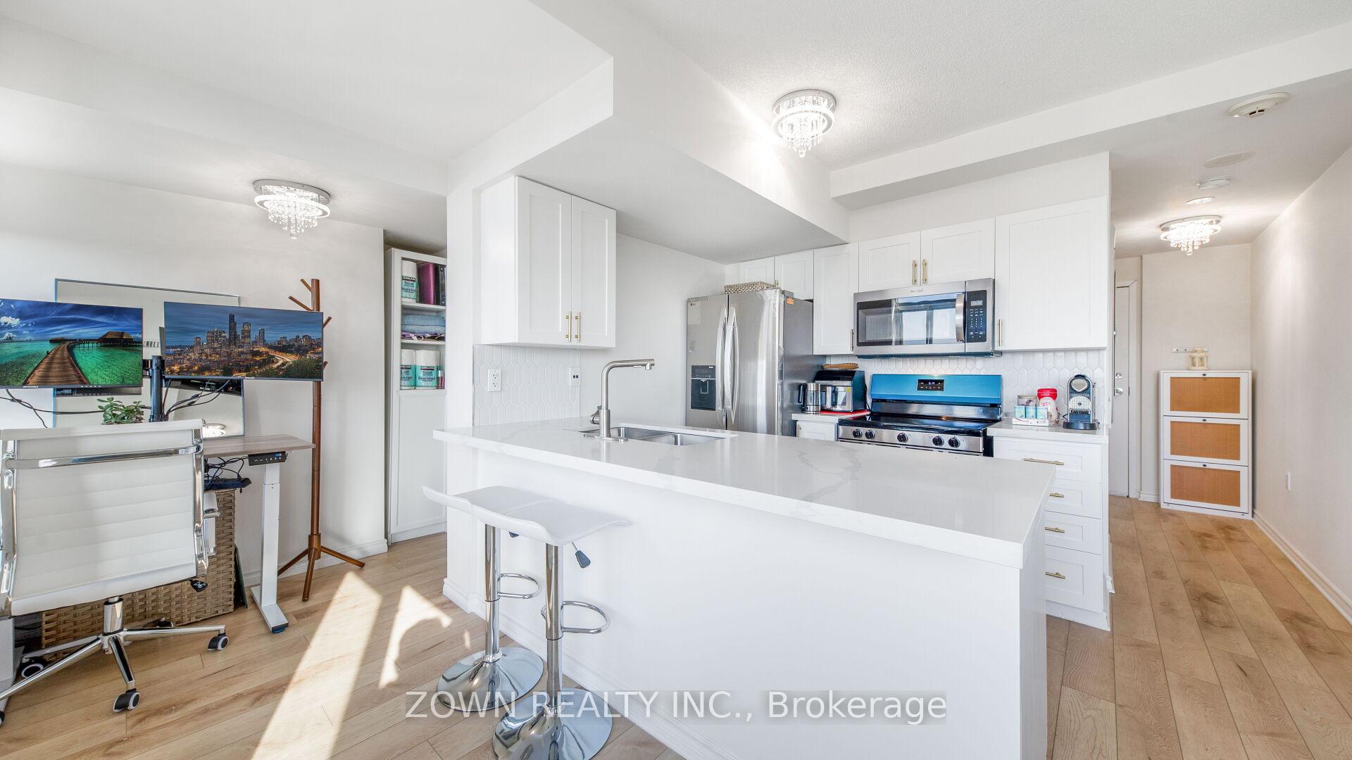 3 Bedrooms Condo at 15 Maplewood, Toronto For sale