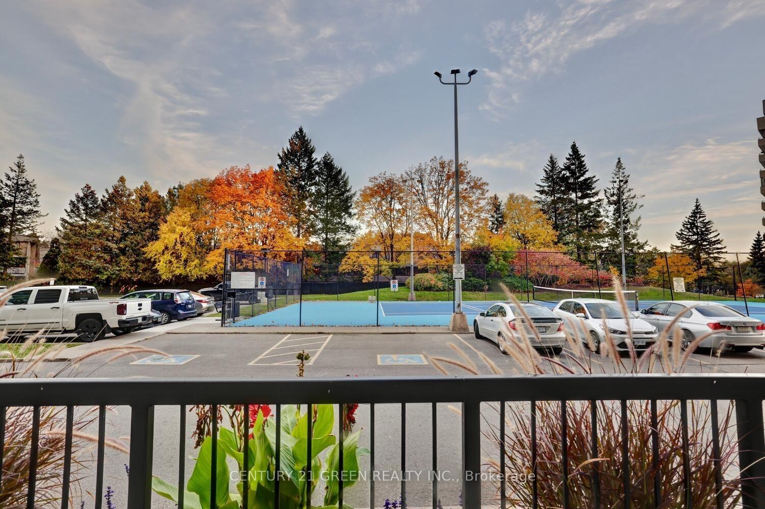 4 Bedrooms Condo at 1300 Mississauga Valleys, Mississauga For sale