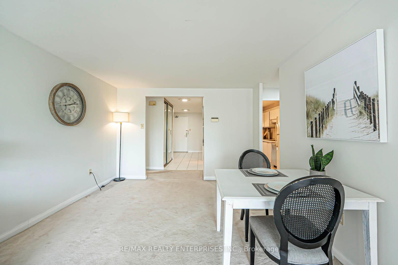2 Bedrooms Condo at 1400 Dixie, Mississauga For sale