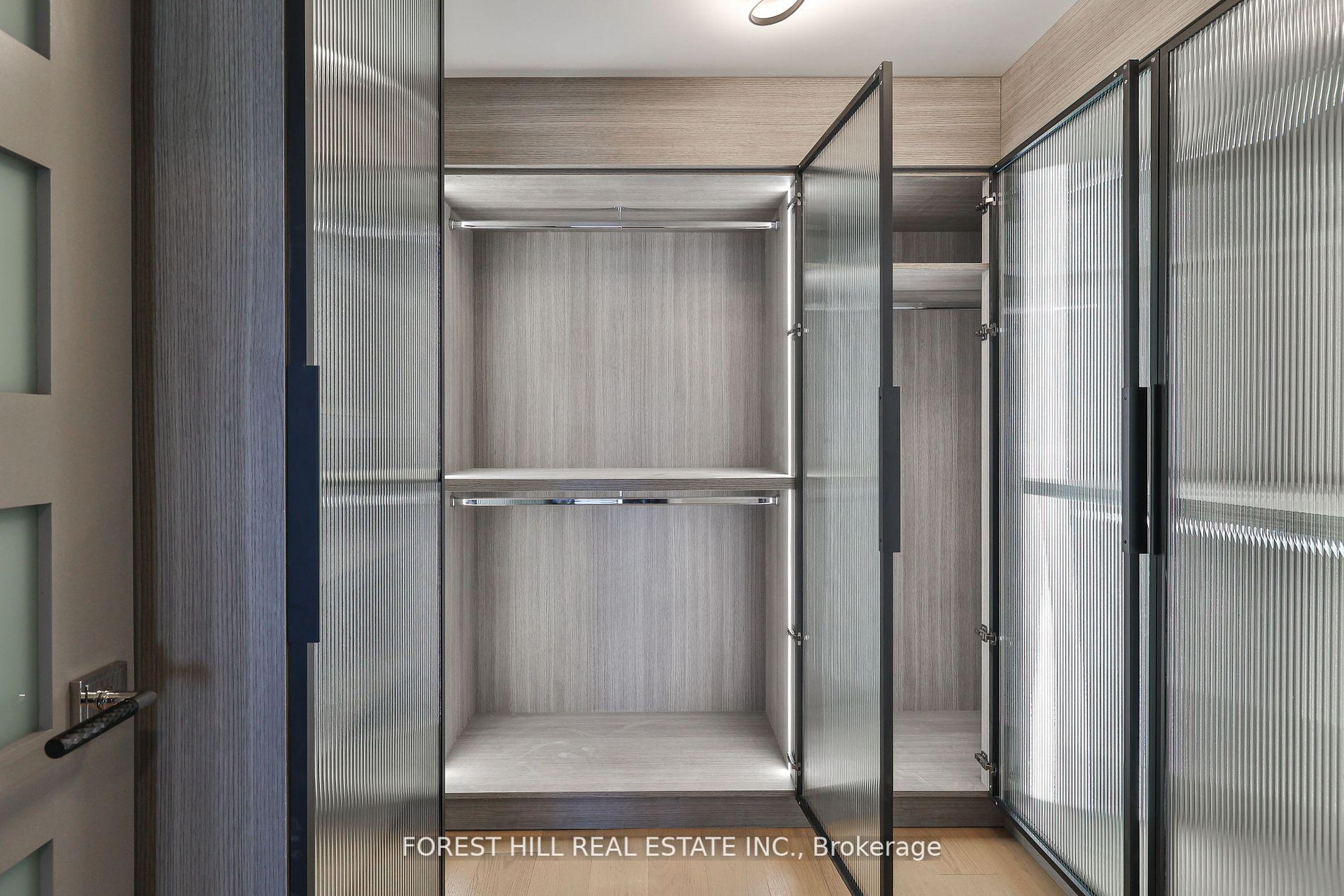 3 Bedrooms Condo at 33 University, Toronto For sale