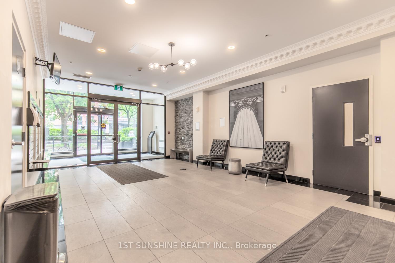 2 Bedrooms Condo at 112 King, Hamilton For sale