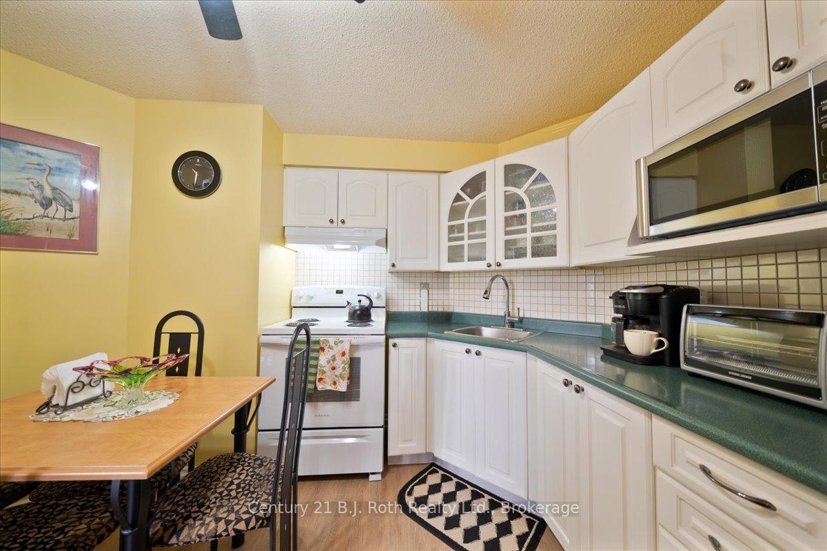 1 Bedroom Condo at 41 MARKBROOK, Toronto For sale