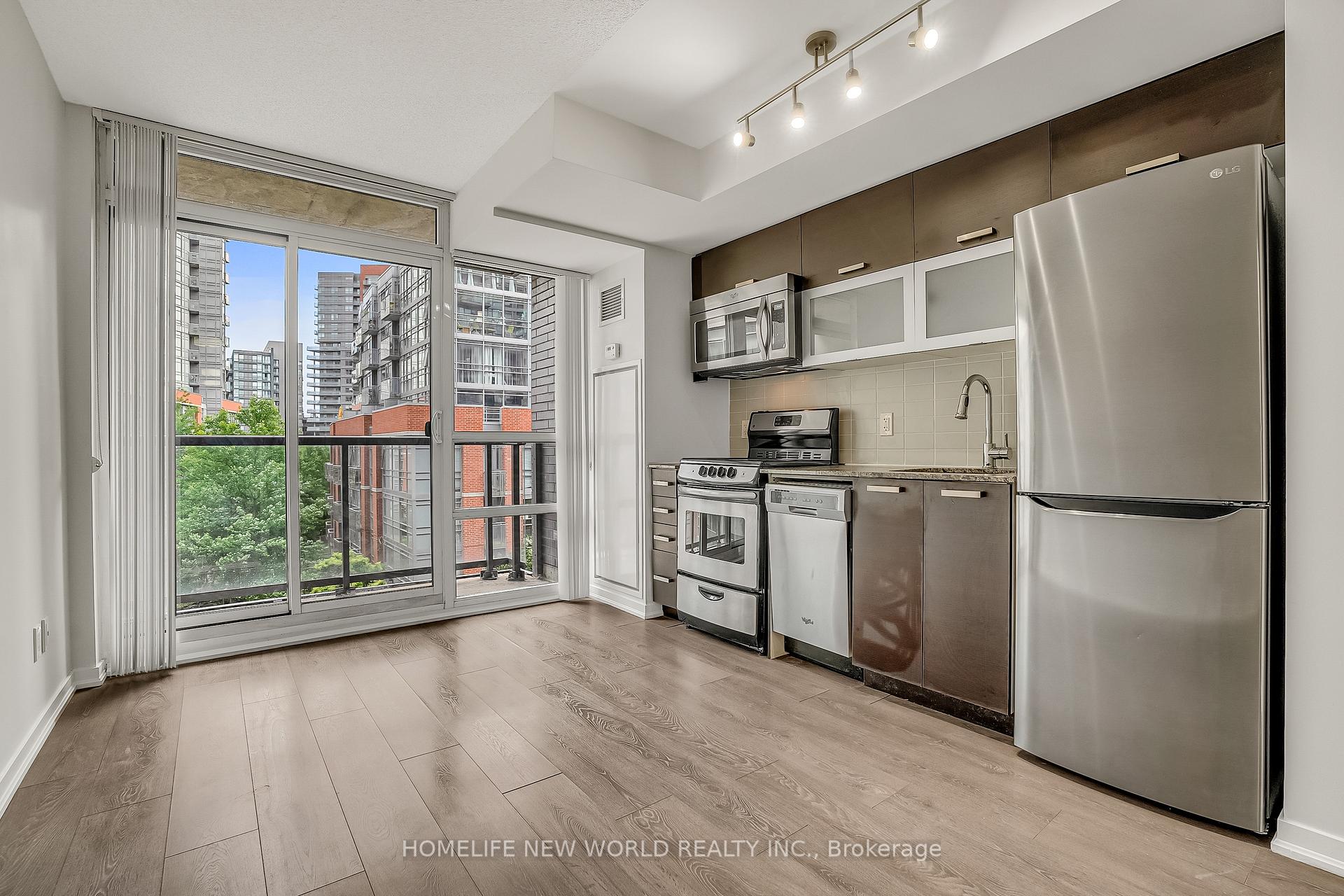 2 Bedrooms Condo at 68 Abell, Toronto For sale