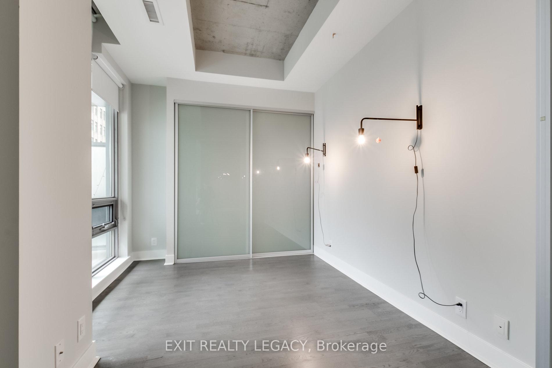 1 Bedroom Condo at 399 Adelaide,  Toronto For sale