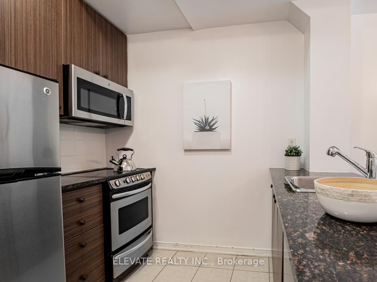 2 Bedrooms Condo at 15 Coneflower, Toronto For sale