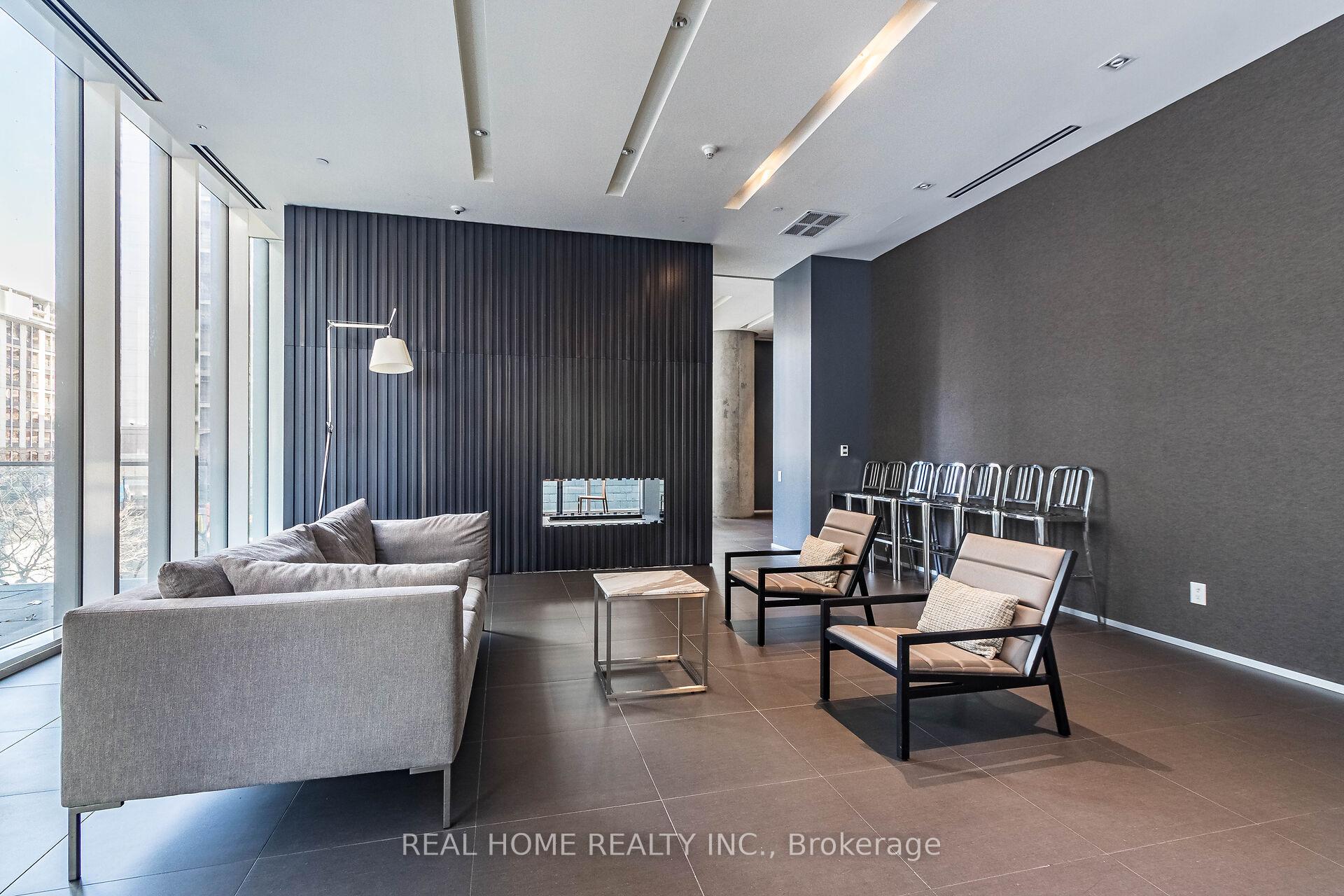 2 Bedrooms Condo at 15 Grenville,  Toronto For sale
