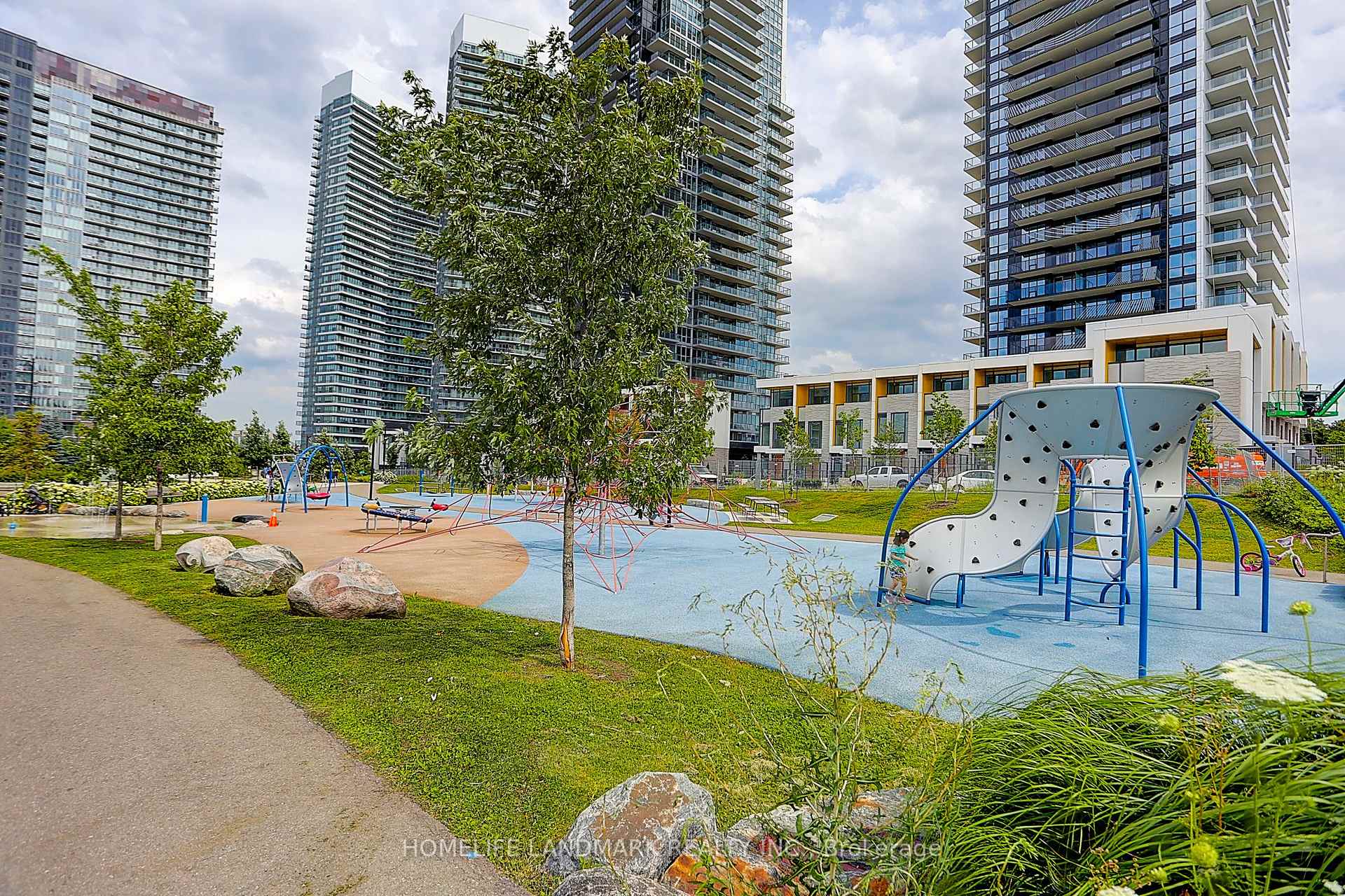 3 Bedrooms Condo at 85 Mcmahon, Toronto For sale