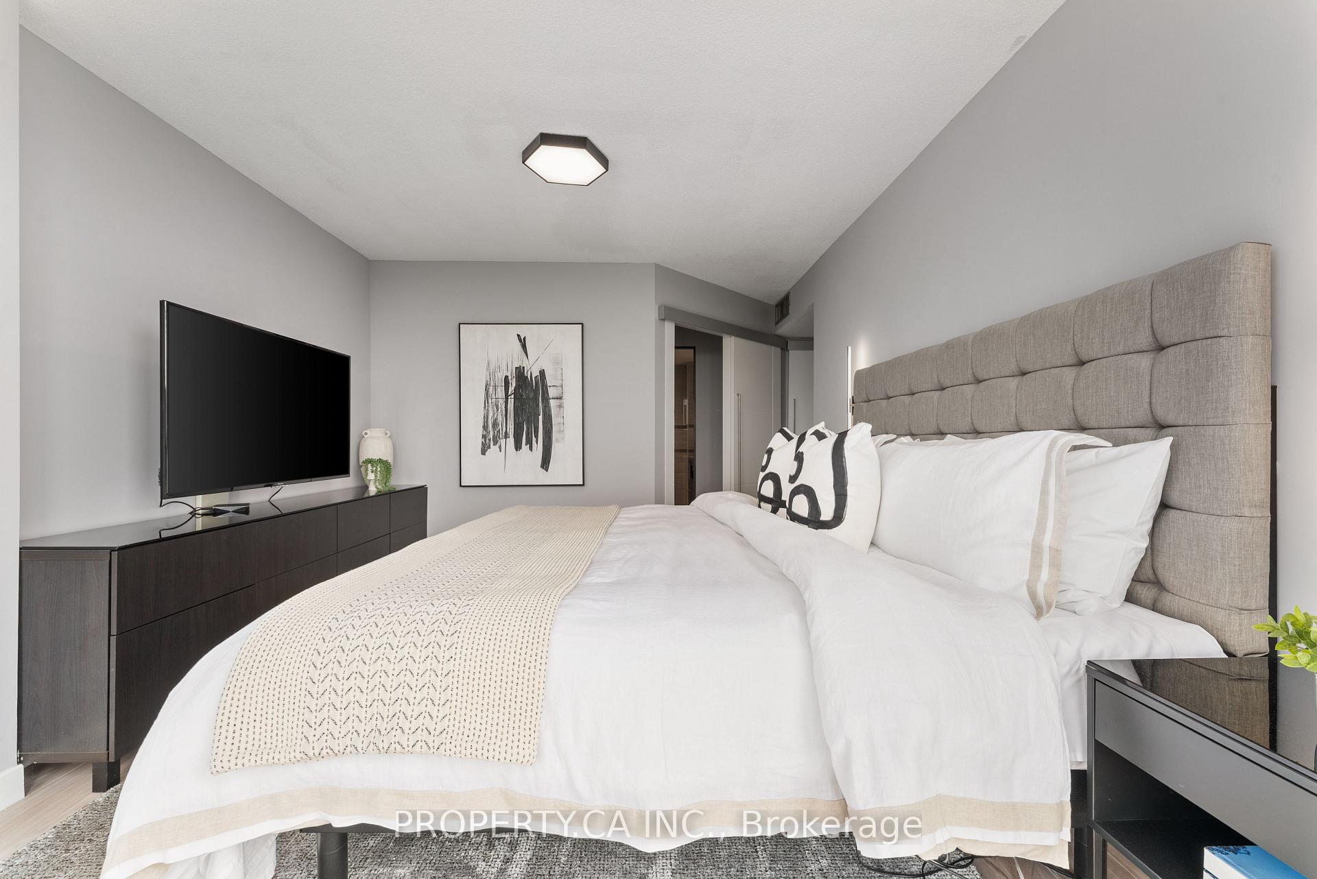 3 Bedrooms Condo at 40 Richview, Toronto For sale