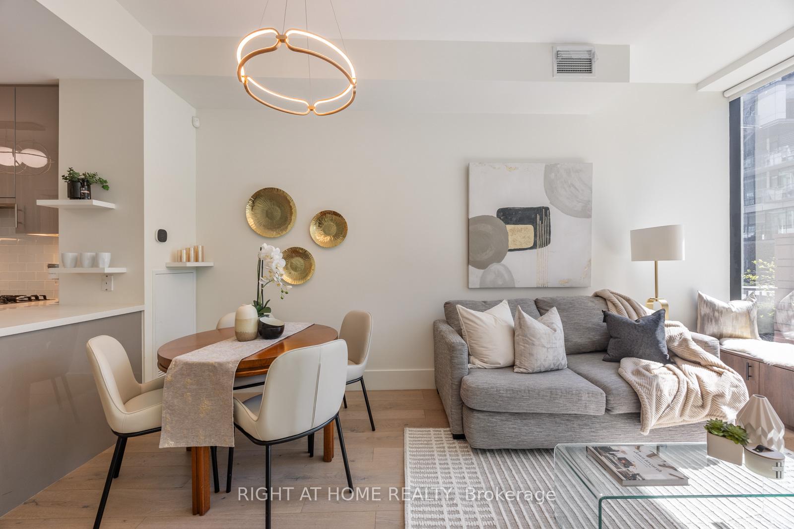 2 Bedrooms Condo at 39 Queens, Toronto For sale