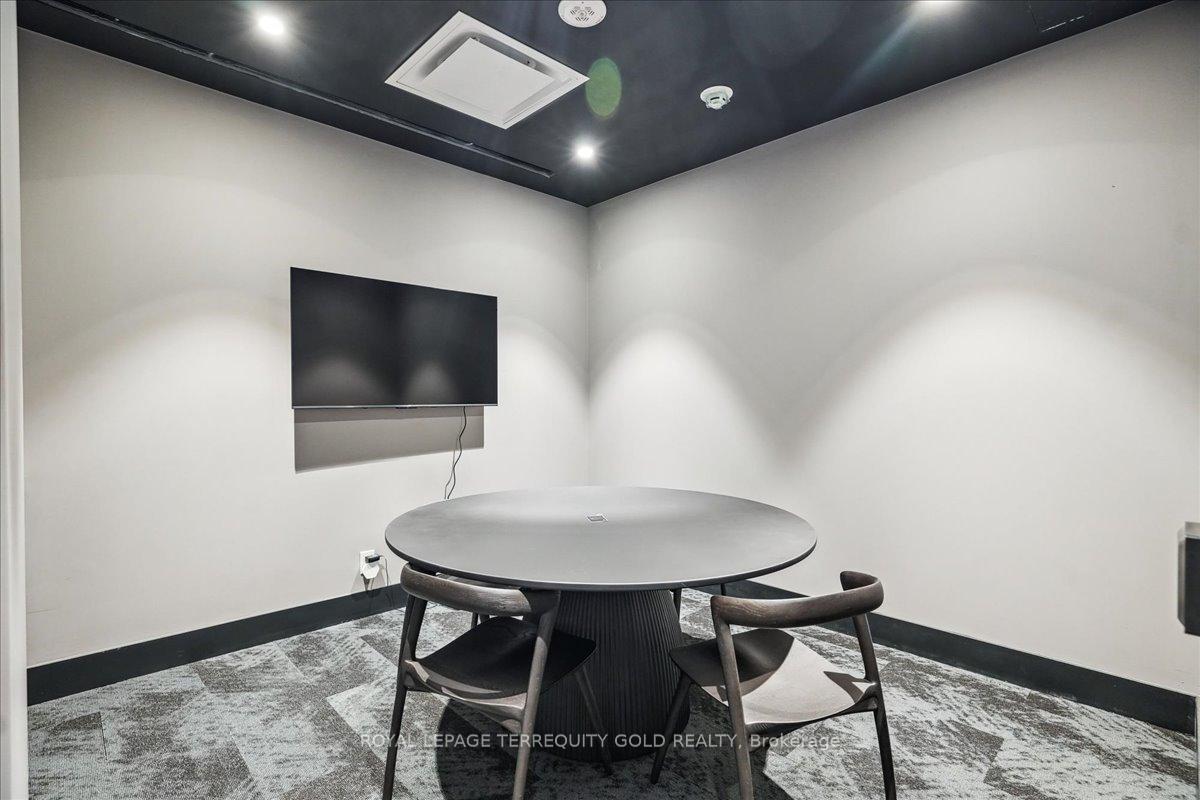 3 Bedrooms Condo at 195 McCaul, Toronto For sale