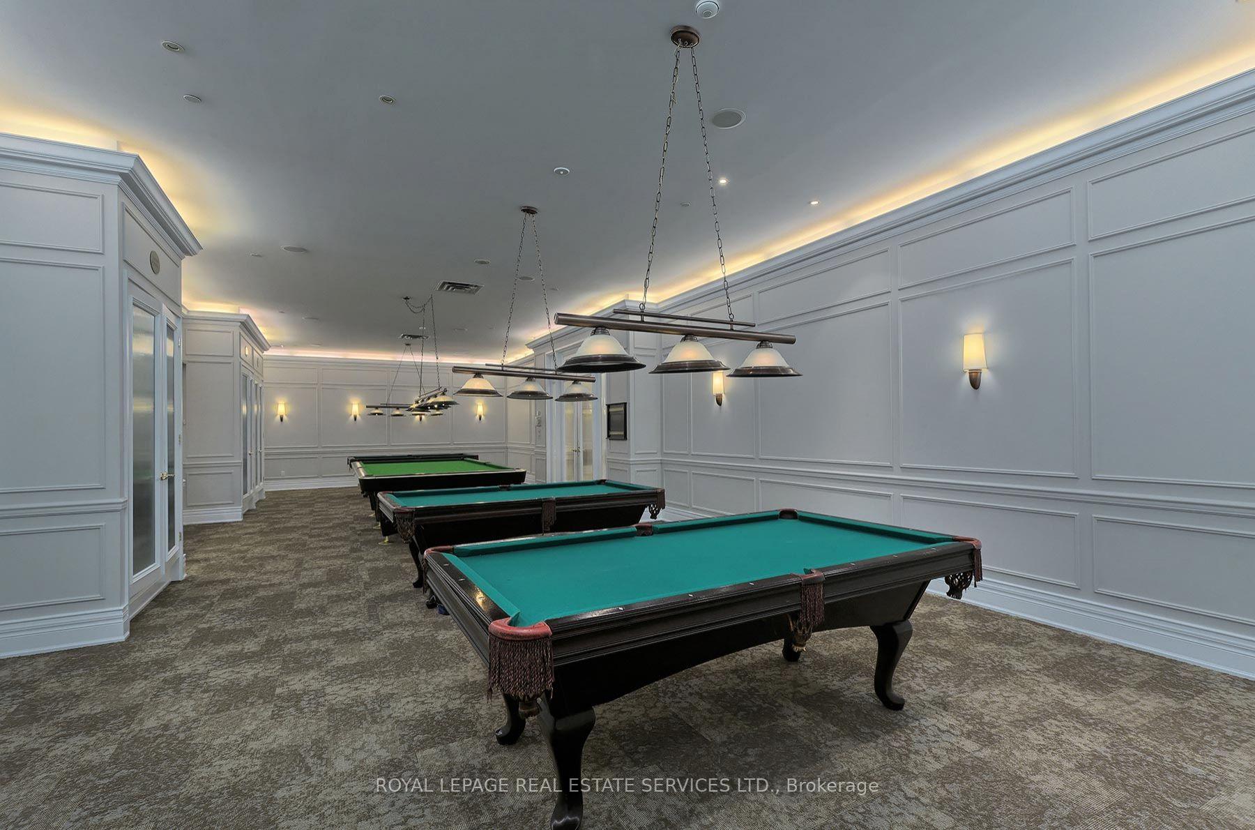 3 Bedrooms Condo at 25 Kingsbridge Garden, Mississauga For sale