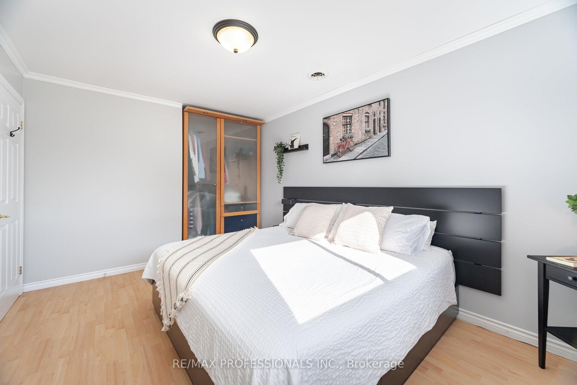 3 Bedrooms Condo at 582 Renforth, Toronto For sale