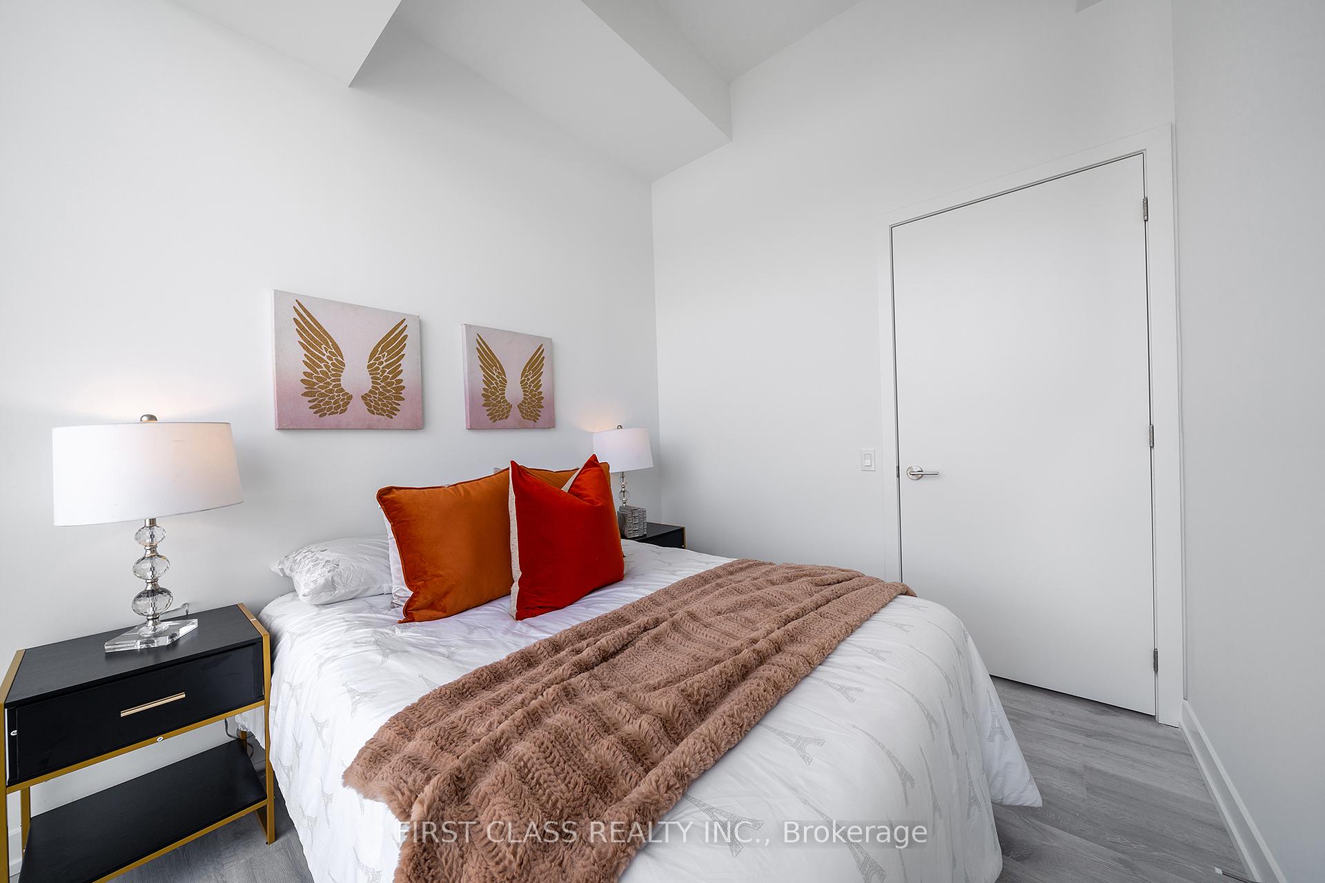 3 Bedrooms Condo at 8 Olympic Gdn, Toronto For sale