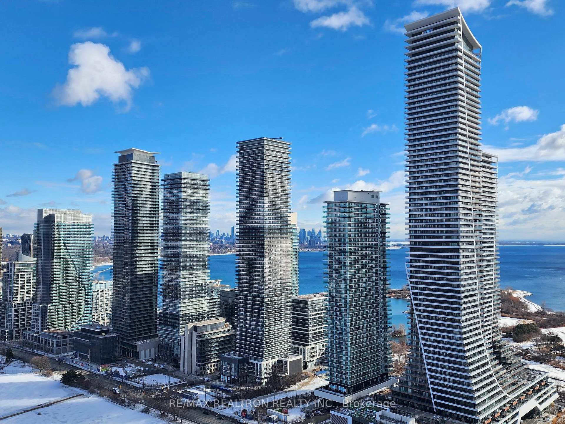 3 Bedrooms Condo at 10 Park Lawn, Toronto For sale