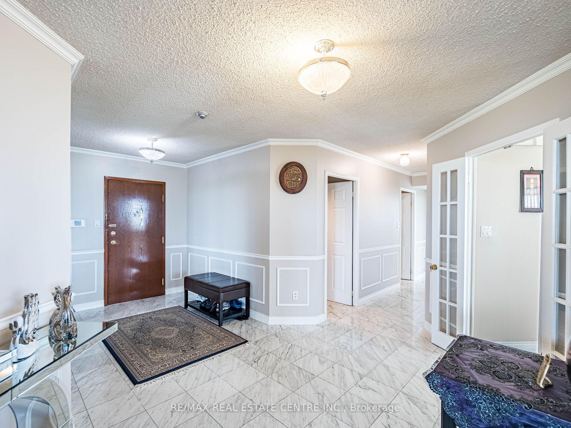 3 Bedrooms Condo at 168 Bonis, Toronto For sale