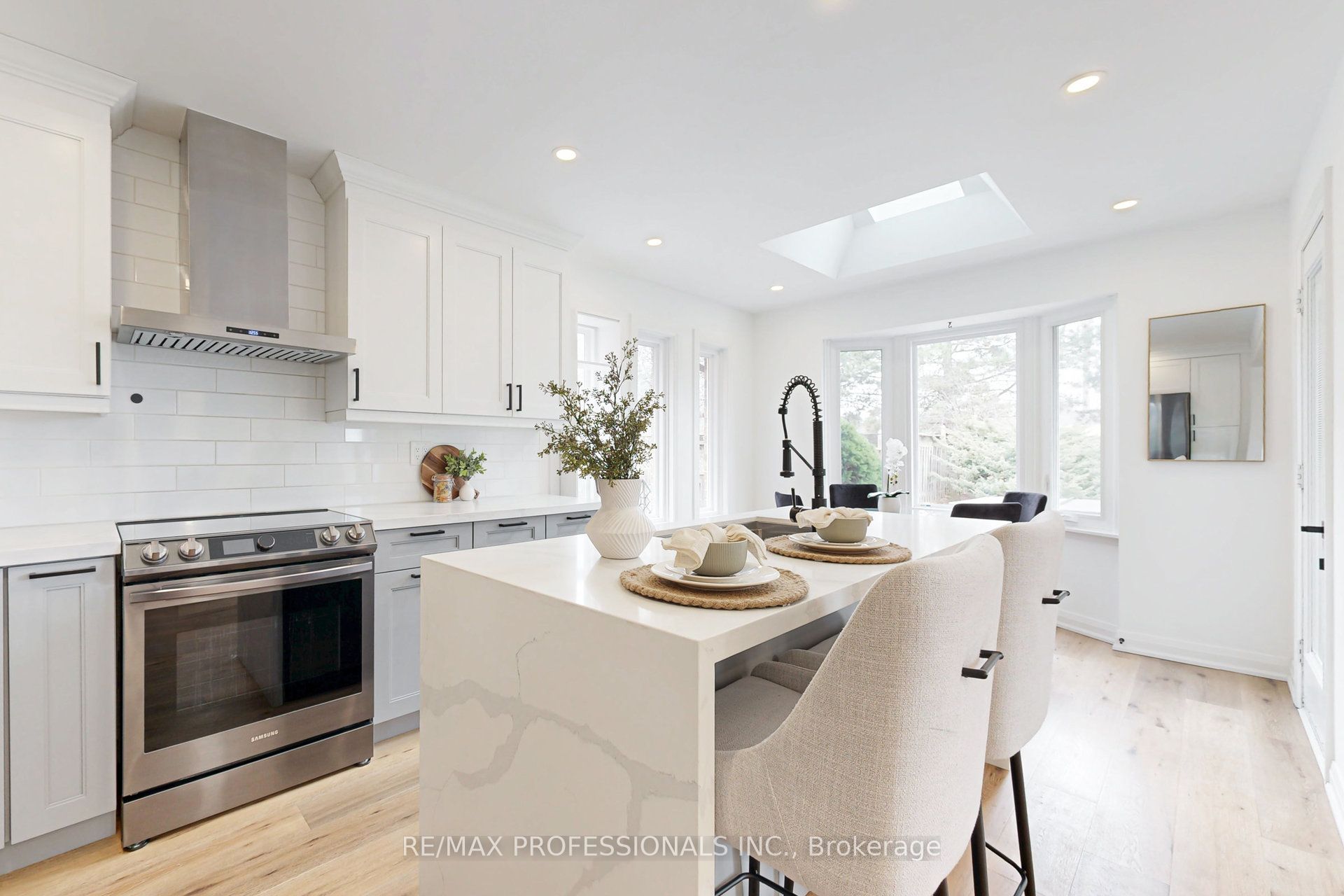 1327 Greenwood Crescent