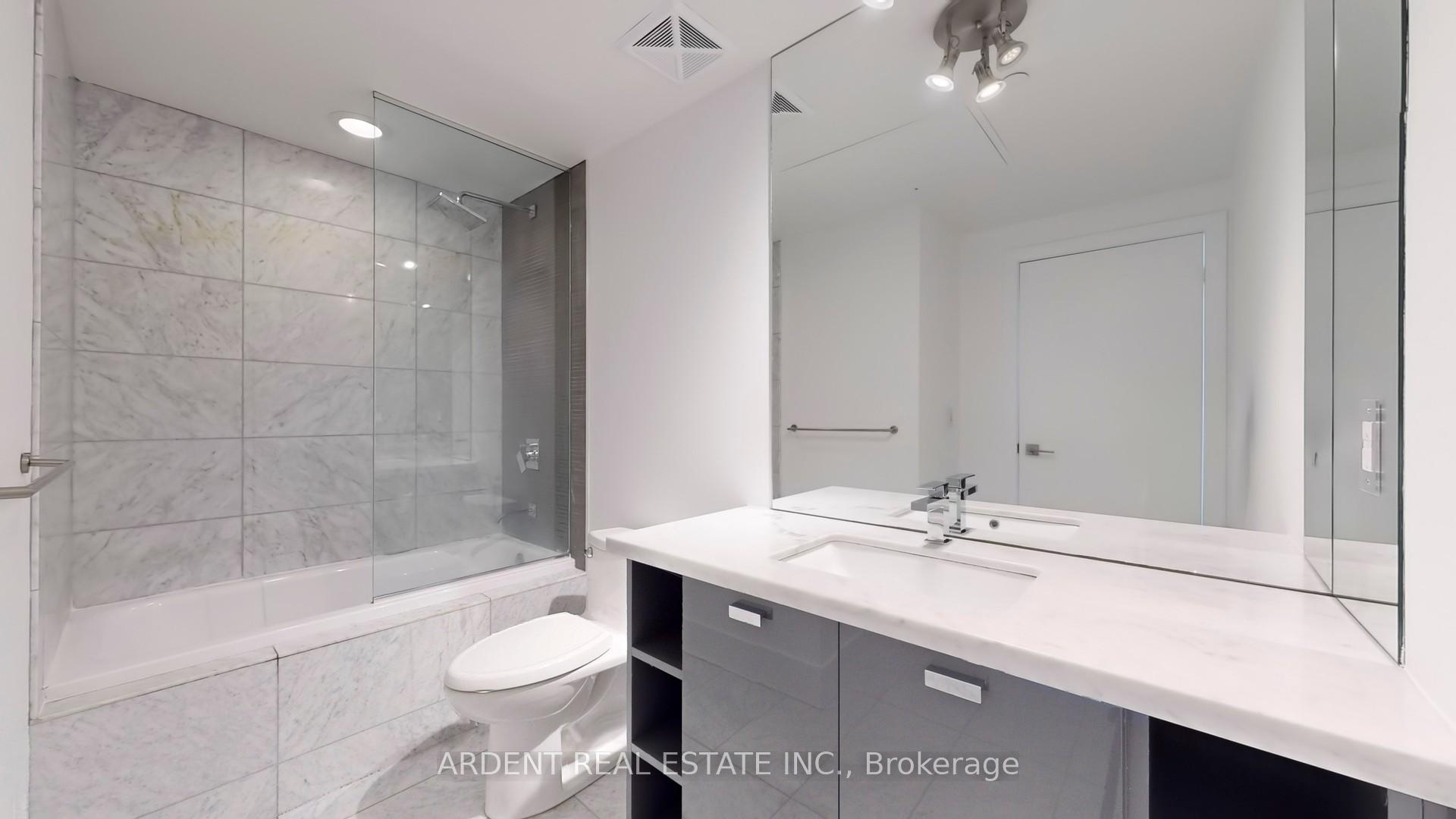 3 Bedrooms Condo at 32 Davenport,  Toronto For sale