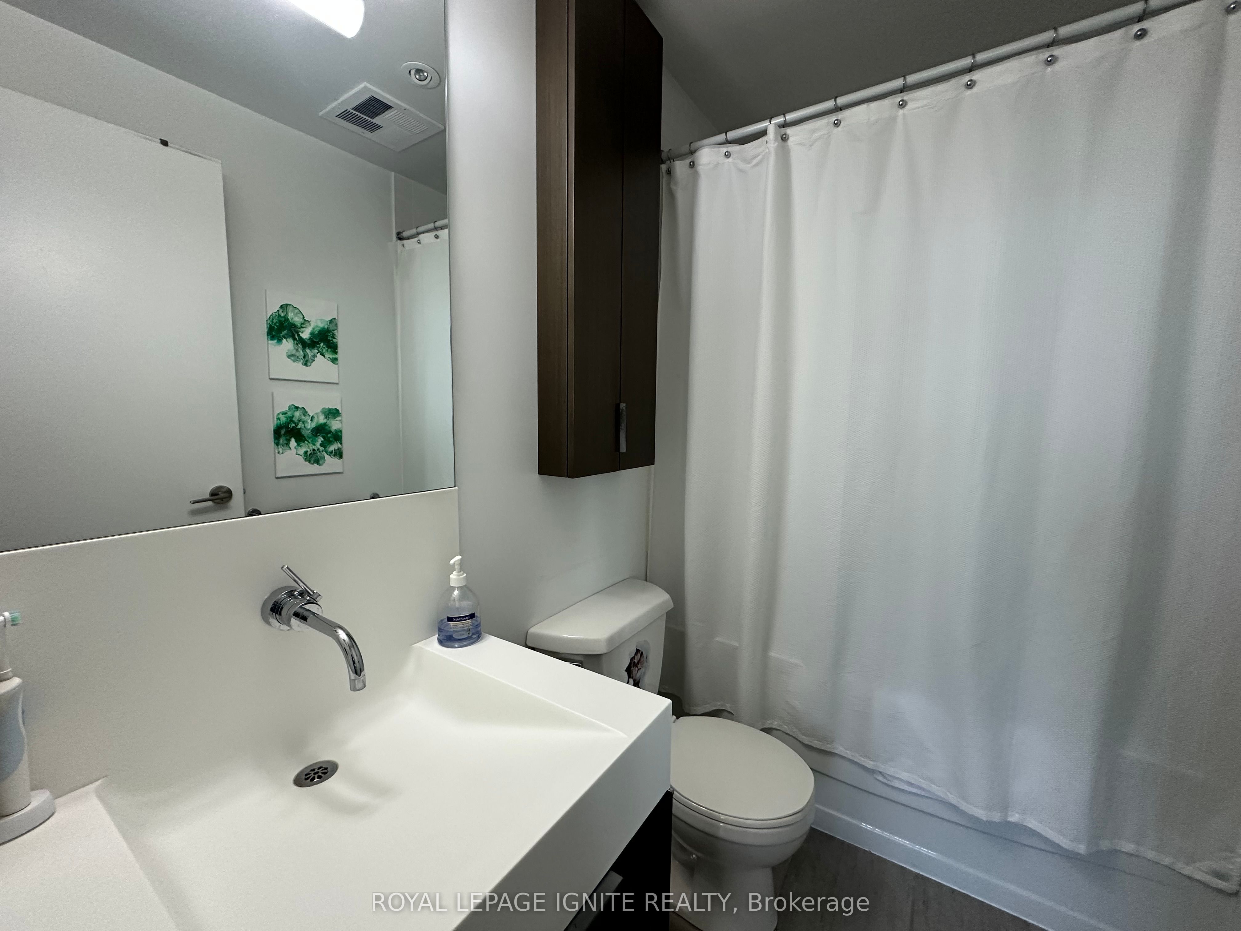 110 Charles Street E, #1809