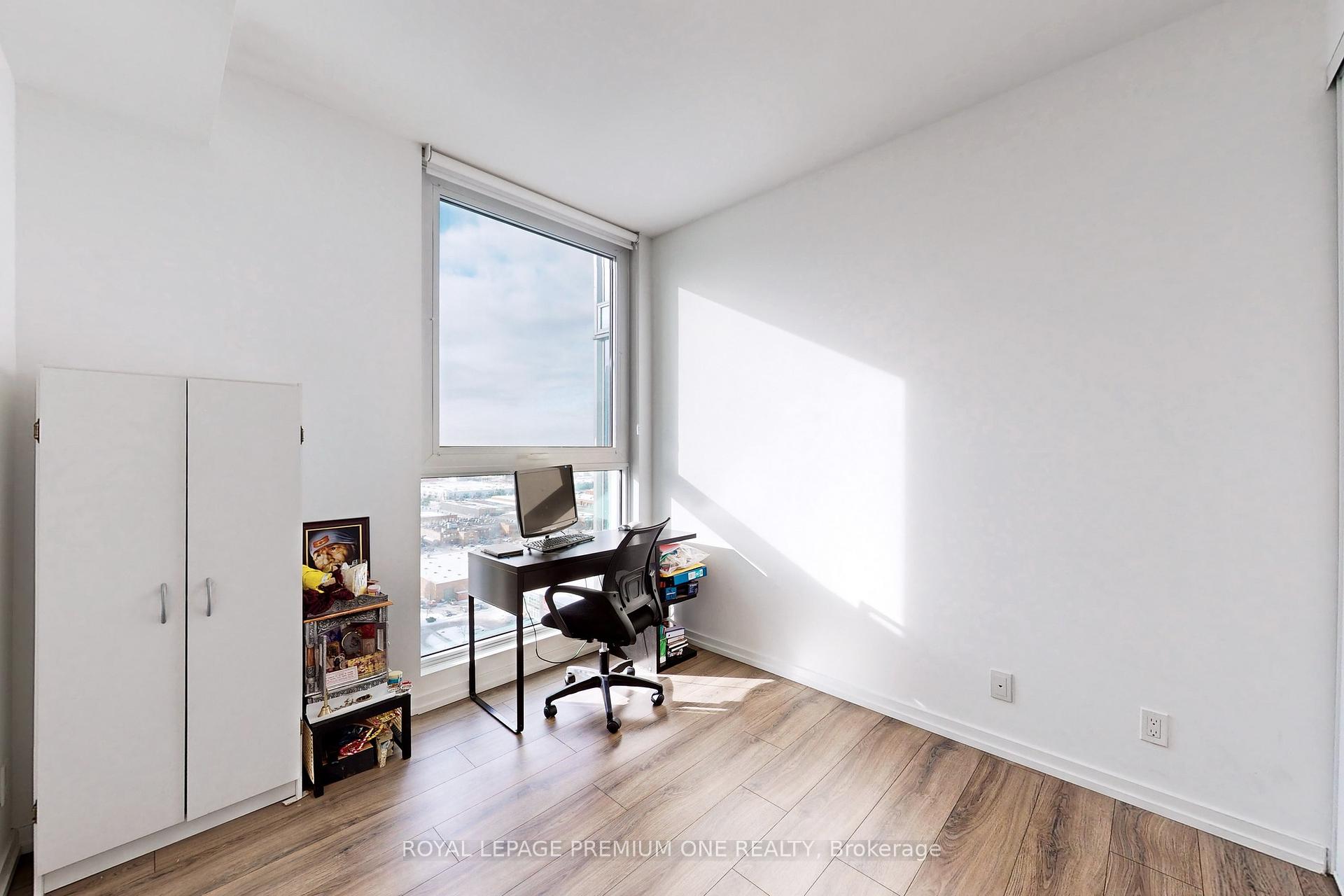 2 Bedrooms Condo at 1000 Portage,  Vaughan For sale