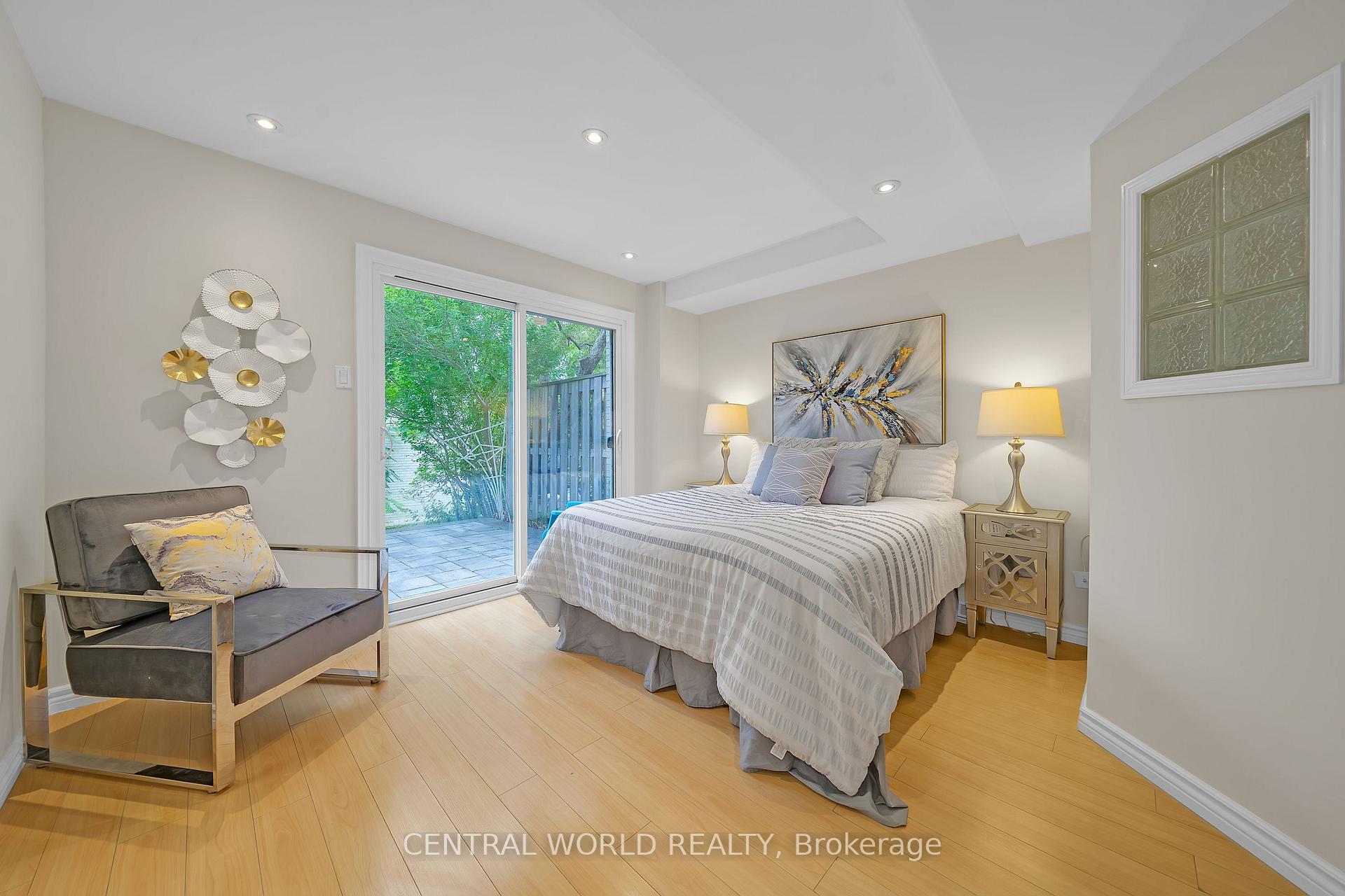 5 Bedrooms Condo at 21 Vega Starway,  Toronto For sale