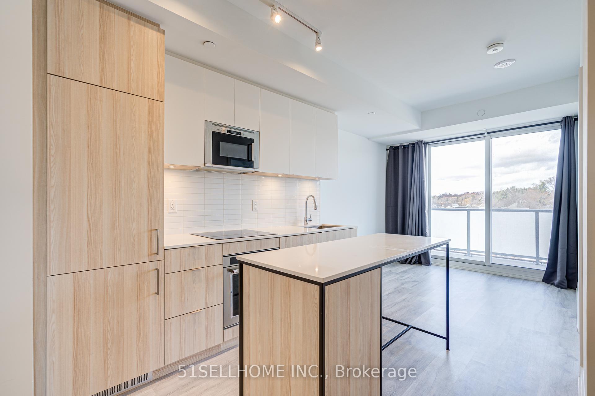 2 Bedrooms Condo at 215 Lakeshore,  Mississauga For sale