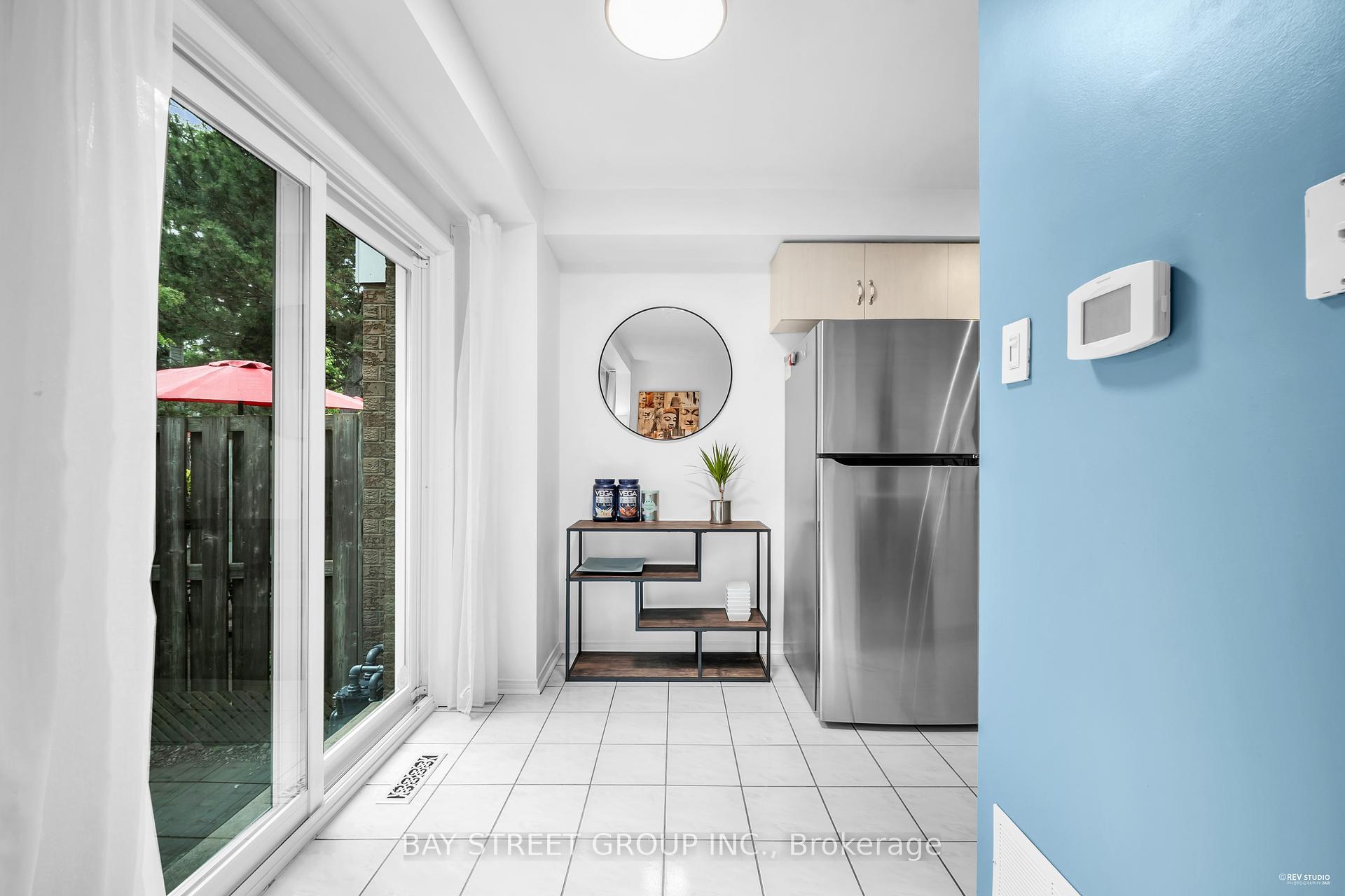 3 Bedrooms Condo at 1240 Westview, Oakville For sale