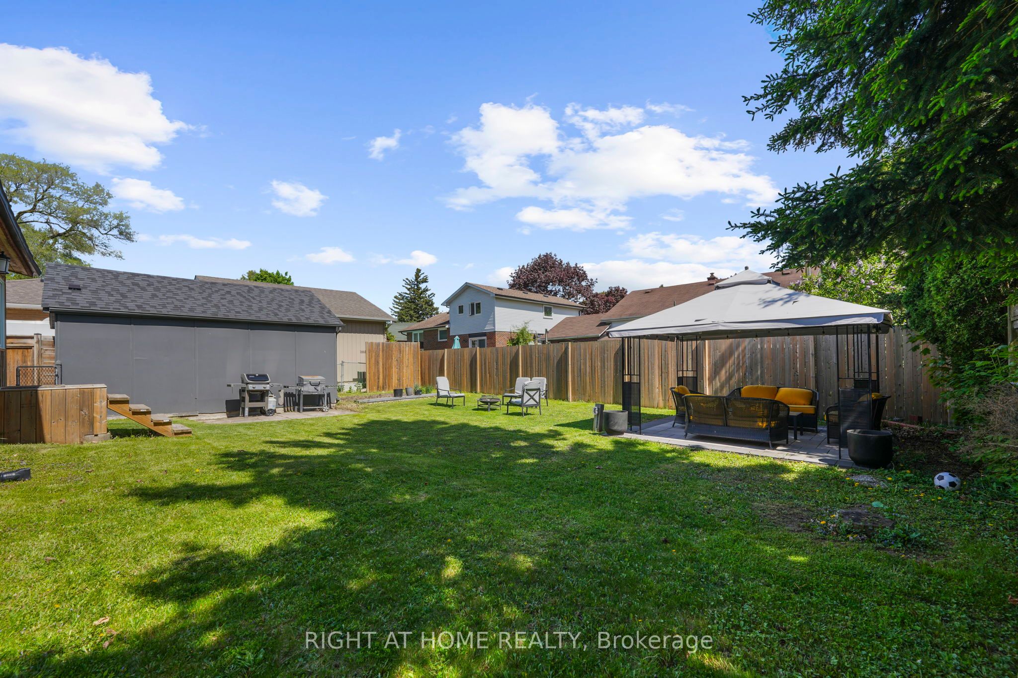 392 Stouffer Street