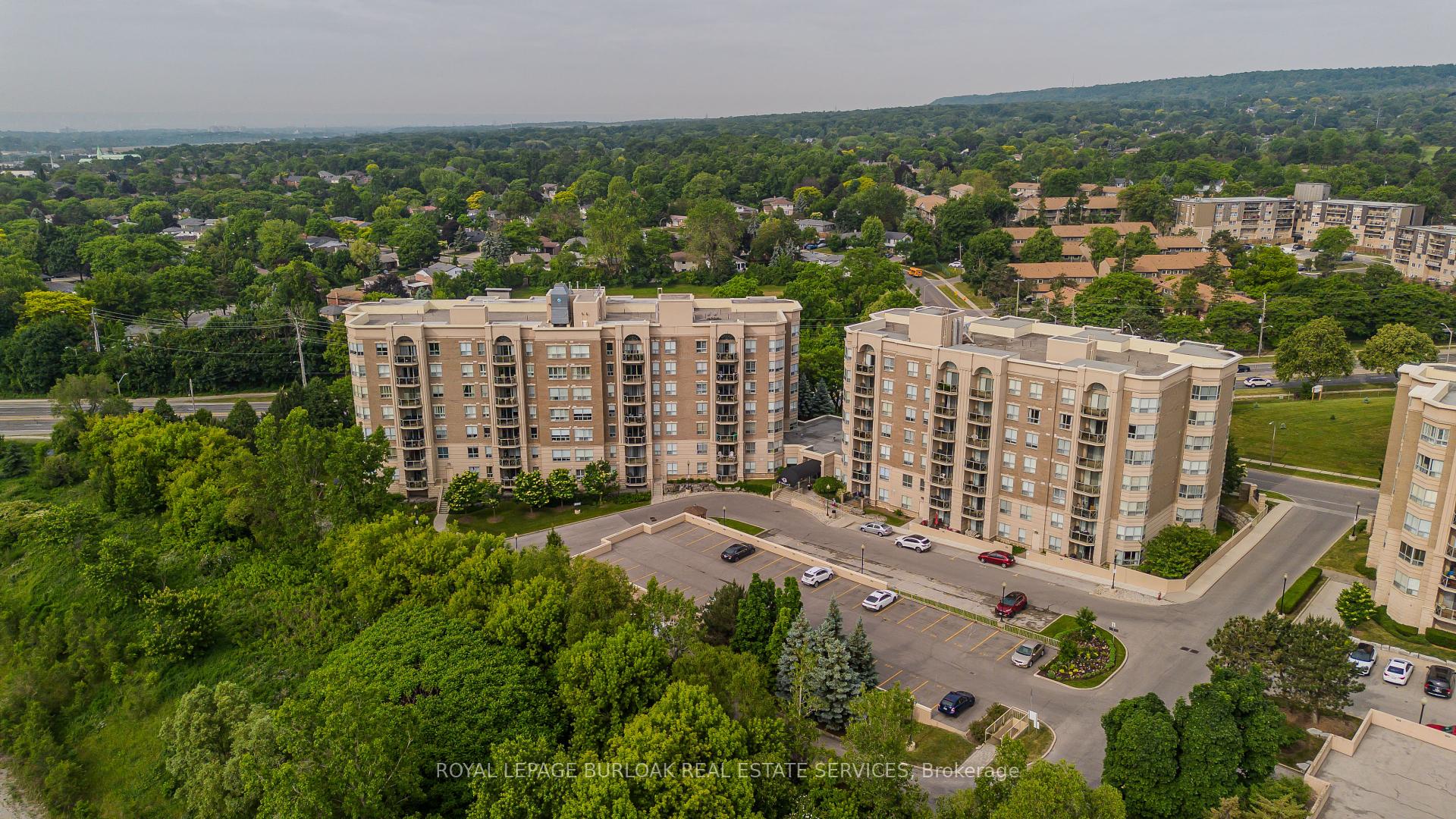 2 Bedrooms Condo at 2085 Amherst Heights, Burlington For sale