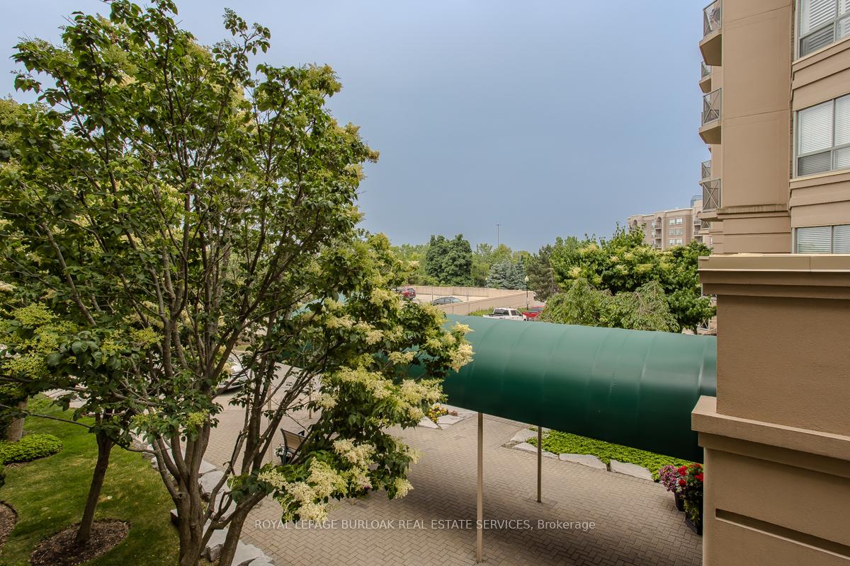 2 Bedrooms Condo at 2075 Amherst Heights, Burlington For sale