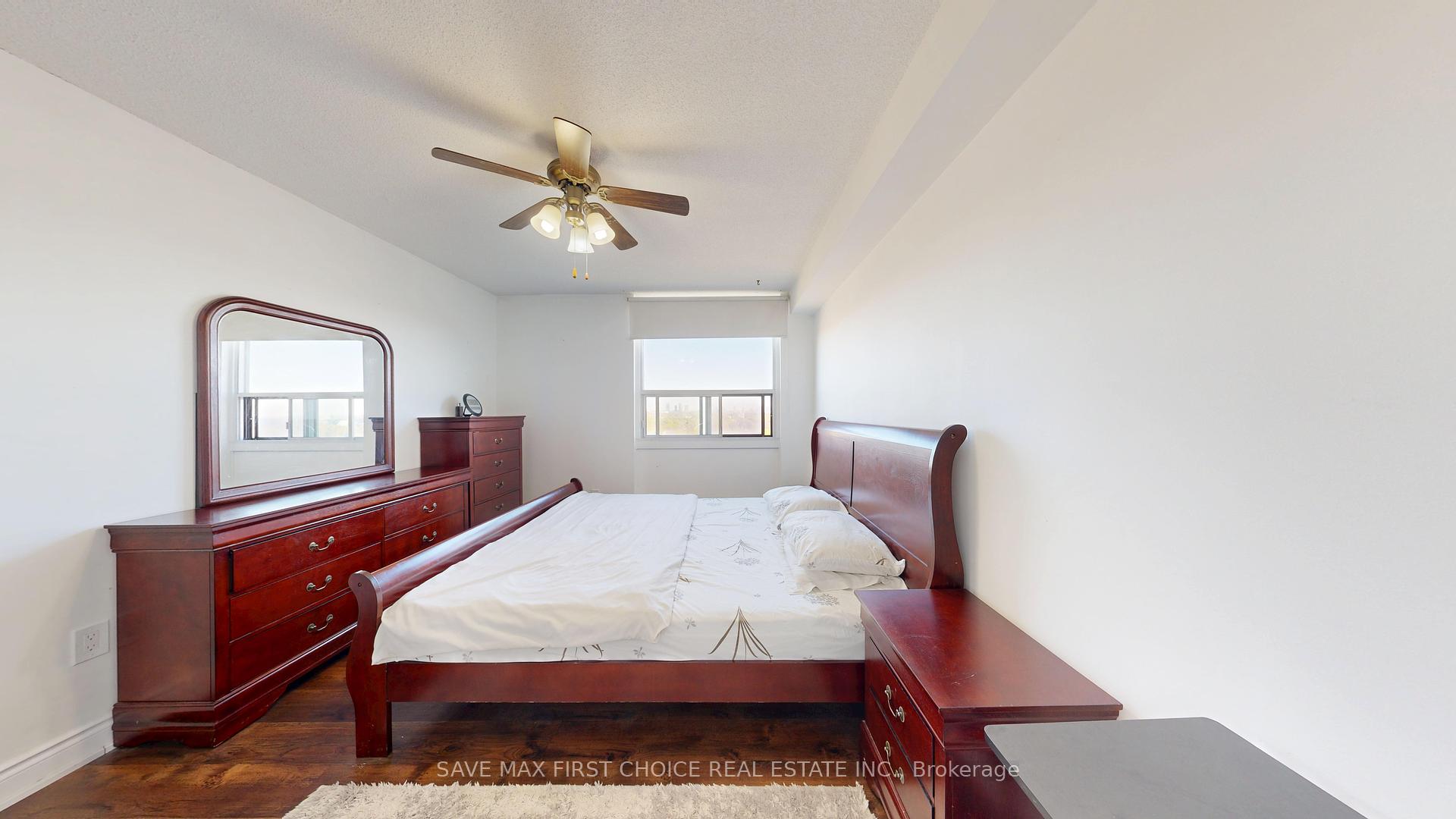 3 Bedrooms Condo at 15 Torrance, Toronto For sale