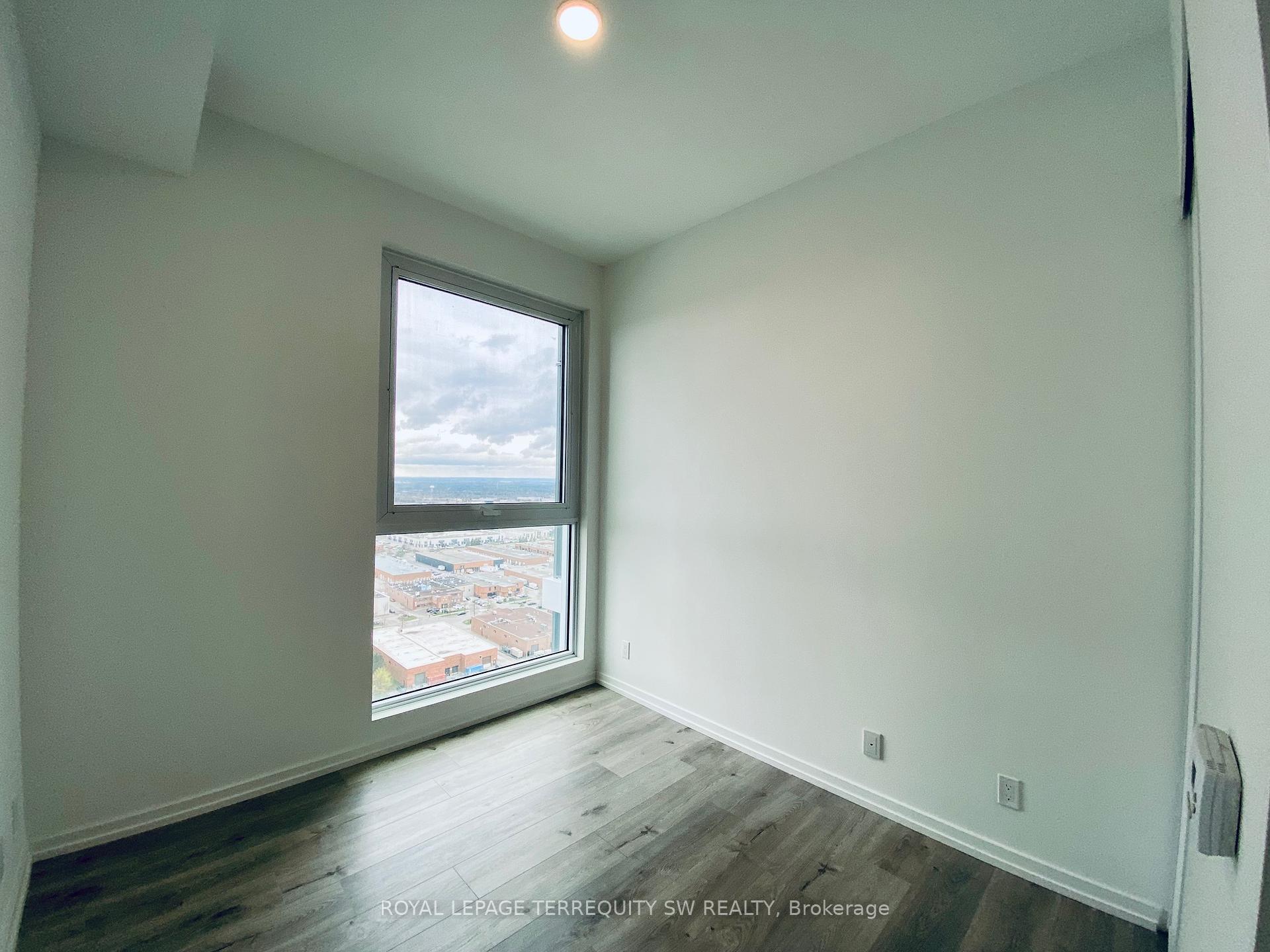 2 Bedrooms Condo at 1000 Portage,  Vaughan For sale