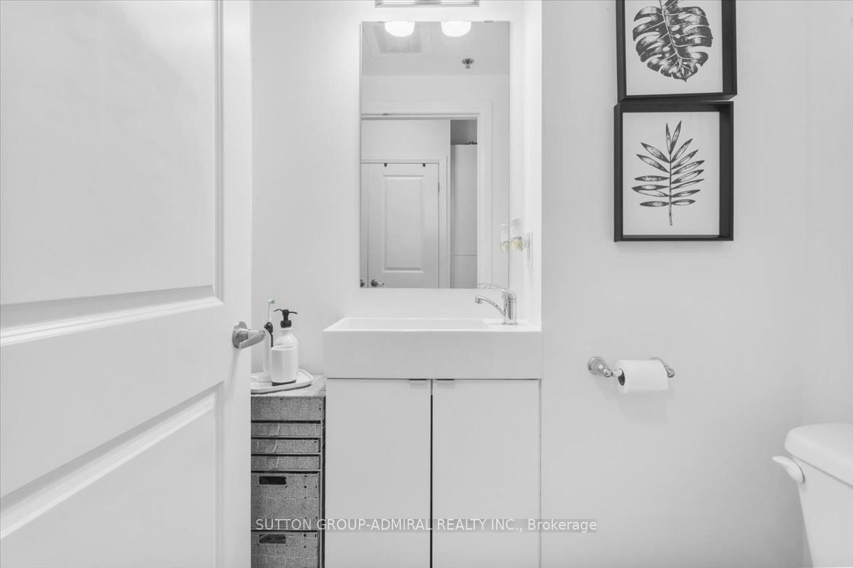 1900 Simcoe Street N, #636