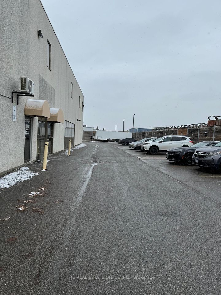 https://trreb-image.ampre.ca/Hv4PRxaz8v7EabtheZmmDuo77tkUA4HuV2yJABlqtvA/rs:fit:960:960/wm:.5:so:0:50:.4/wmsh:10/wmt:PHNwYW4gZm9yZWdyb3VuZD0nd2hpdGUnIGZvbnQ9JzY4Jz5USEUgUkVBTCBFU1RBVEUgT0ZGSUNFIElOQy4sIEJyb2tlcmFnZTwvc3Bhbj4/L3RycmViL2xpc3RpbmdzLzQwLzcyLzIwLzM0L3AvZWQxZjE5NDAtMzYwMy00NTIyLWFiMjgtNjMxODlhZTBmMTljLmpwZWc.jpg