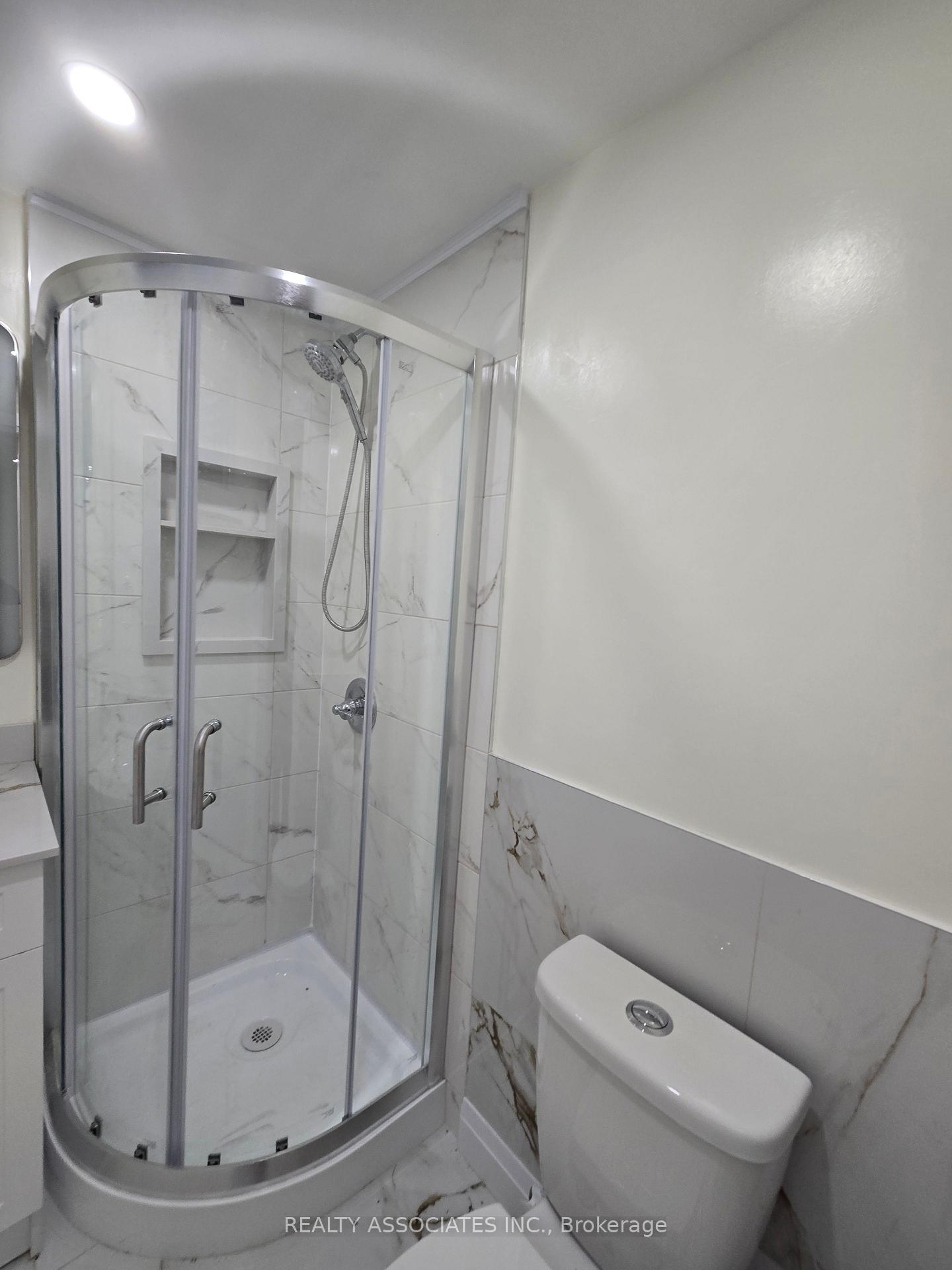 3 Bedrooms Condo at 2 Stonehill, Toronto For sale