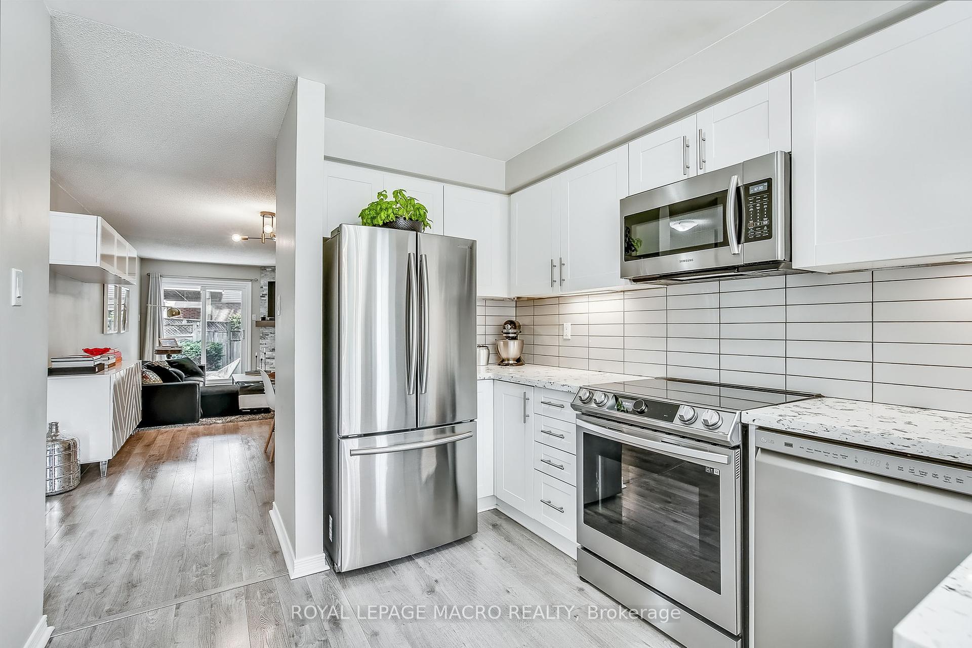 4 Bedrooms Condo at 2055 Walkers, Burlington For sale