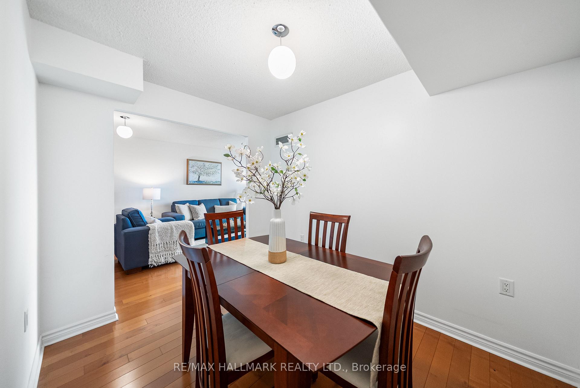 2 Bedrooms Condo at 3830 Bathurst, Toronto For sale
