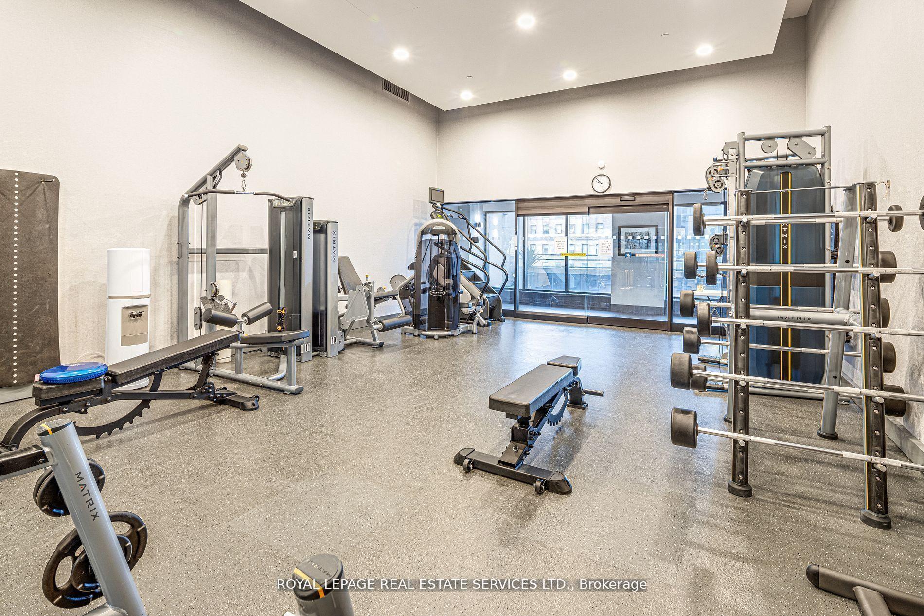 2 Bedrooms Condo at 175 Cumberland, Toronto For sale