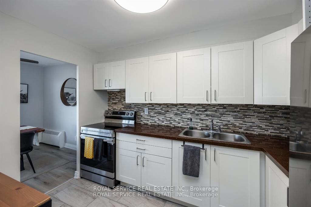 1 Bedroom Condo at 10 Parkway Forest,  Toronto For sale
