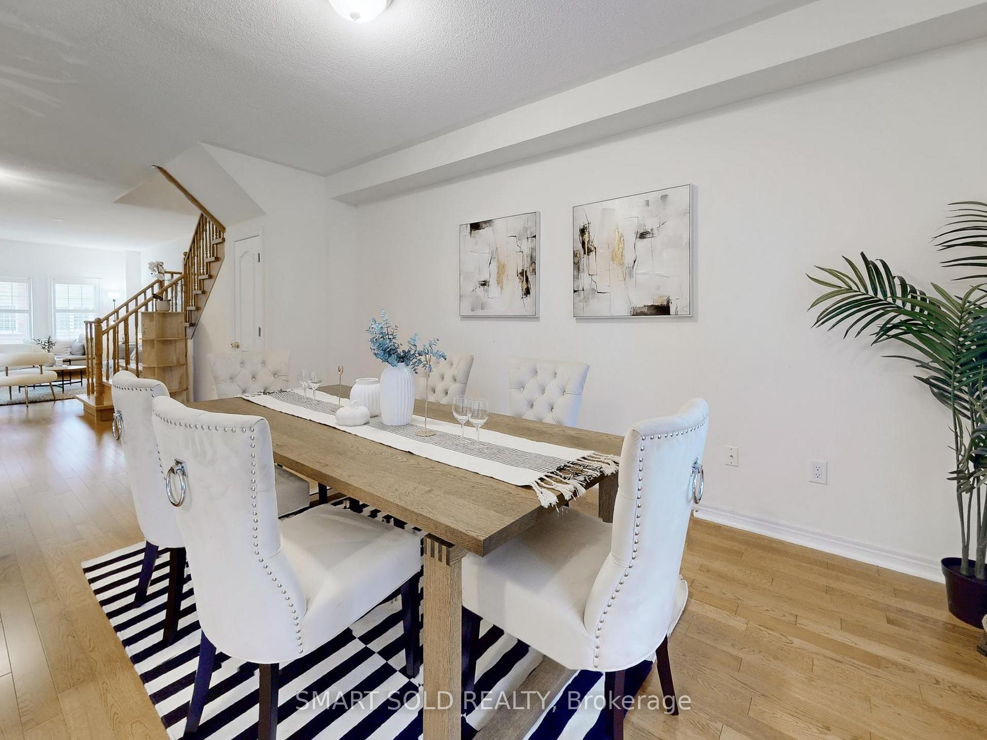 4 Bedrooms Condo at 230 Paisley, Mississauga For sale