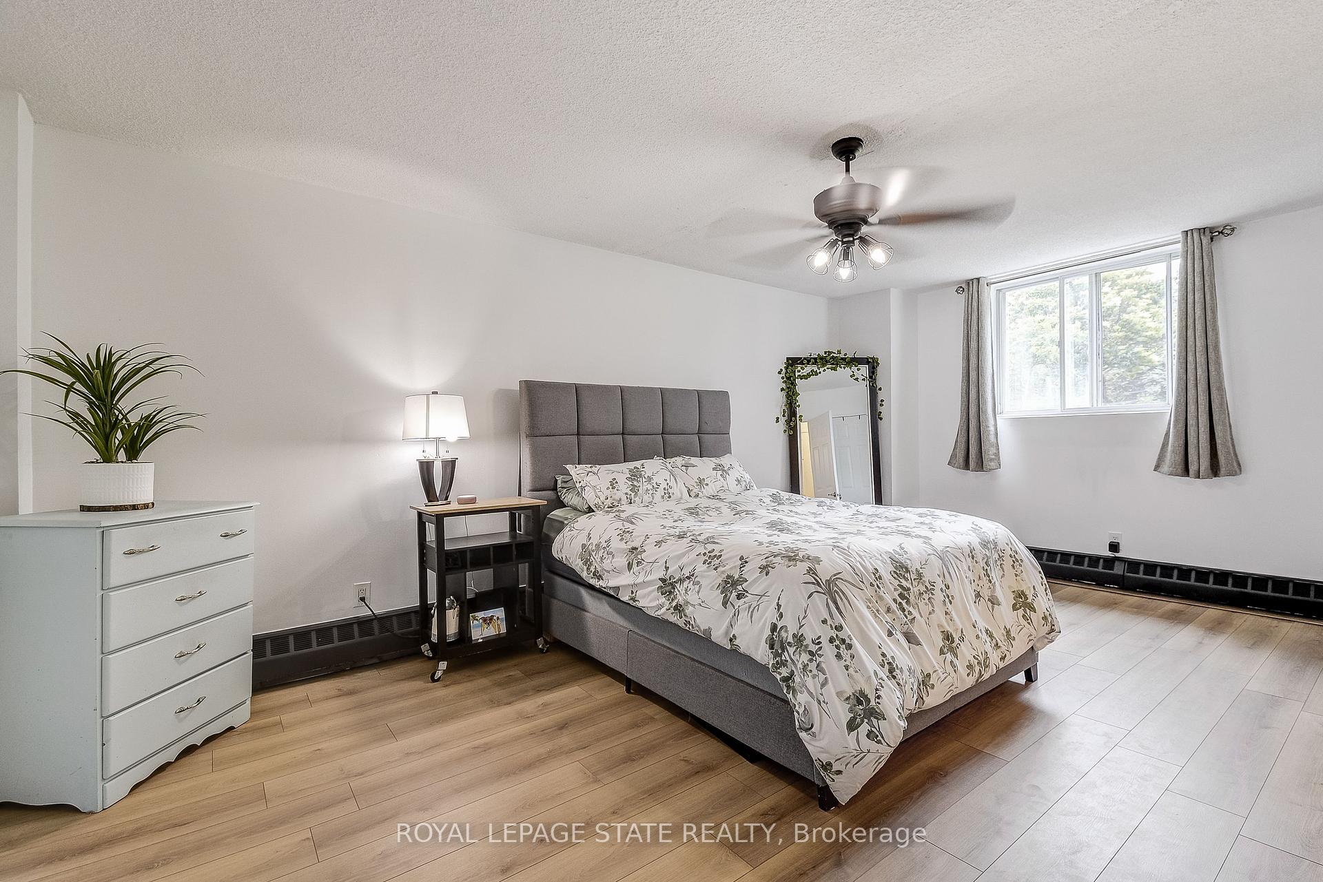 1 Bedroom Condo at 975 Warwick, Burlington For sale