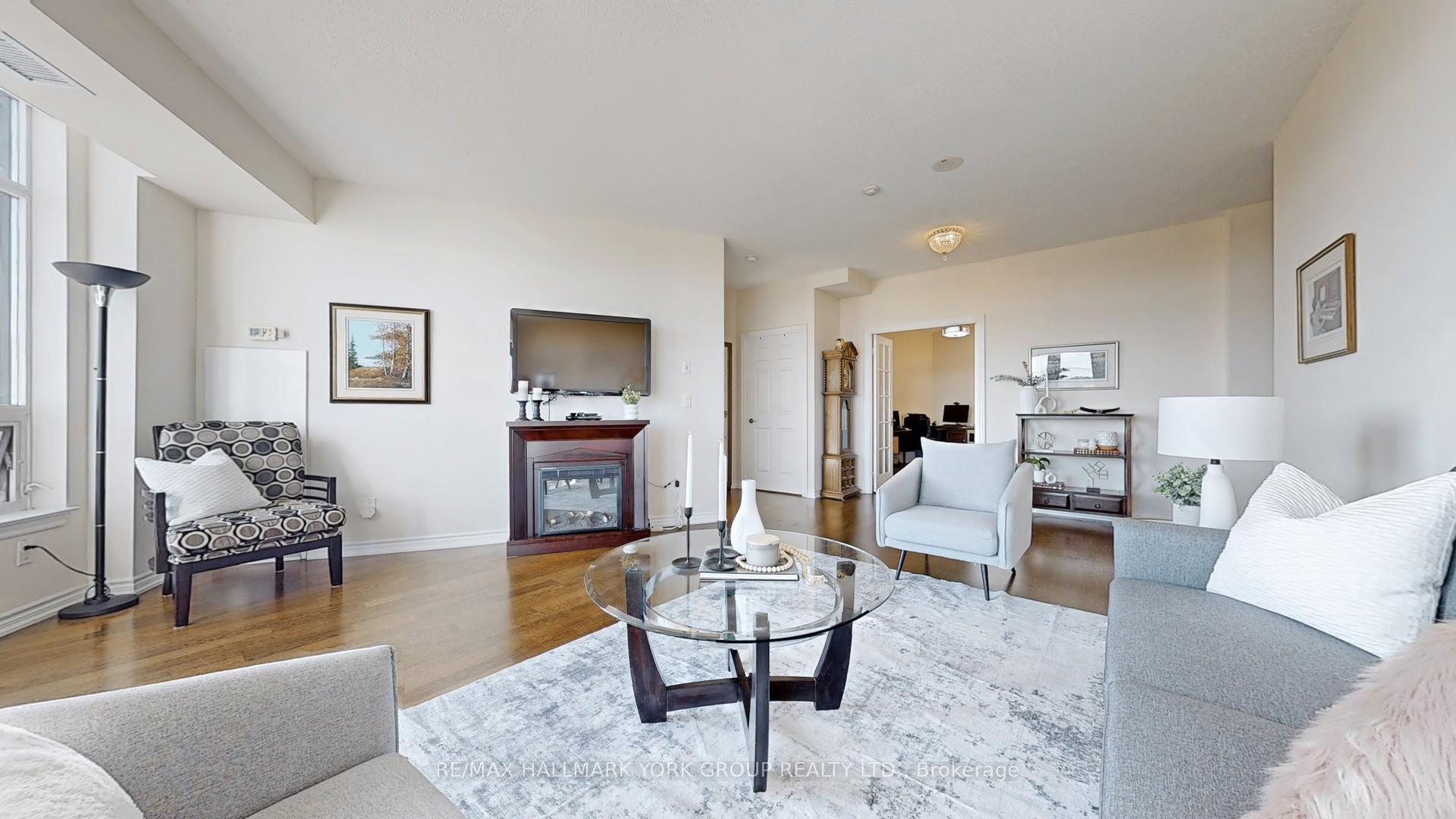 3 Bedrooms Condo at 1135 Royal York,  Toronto For sale