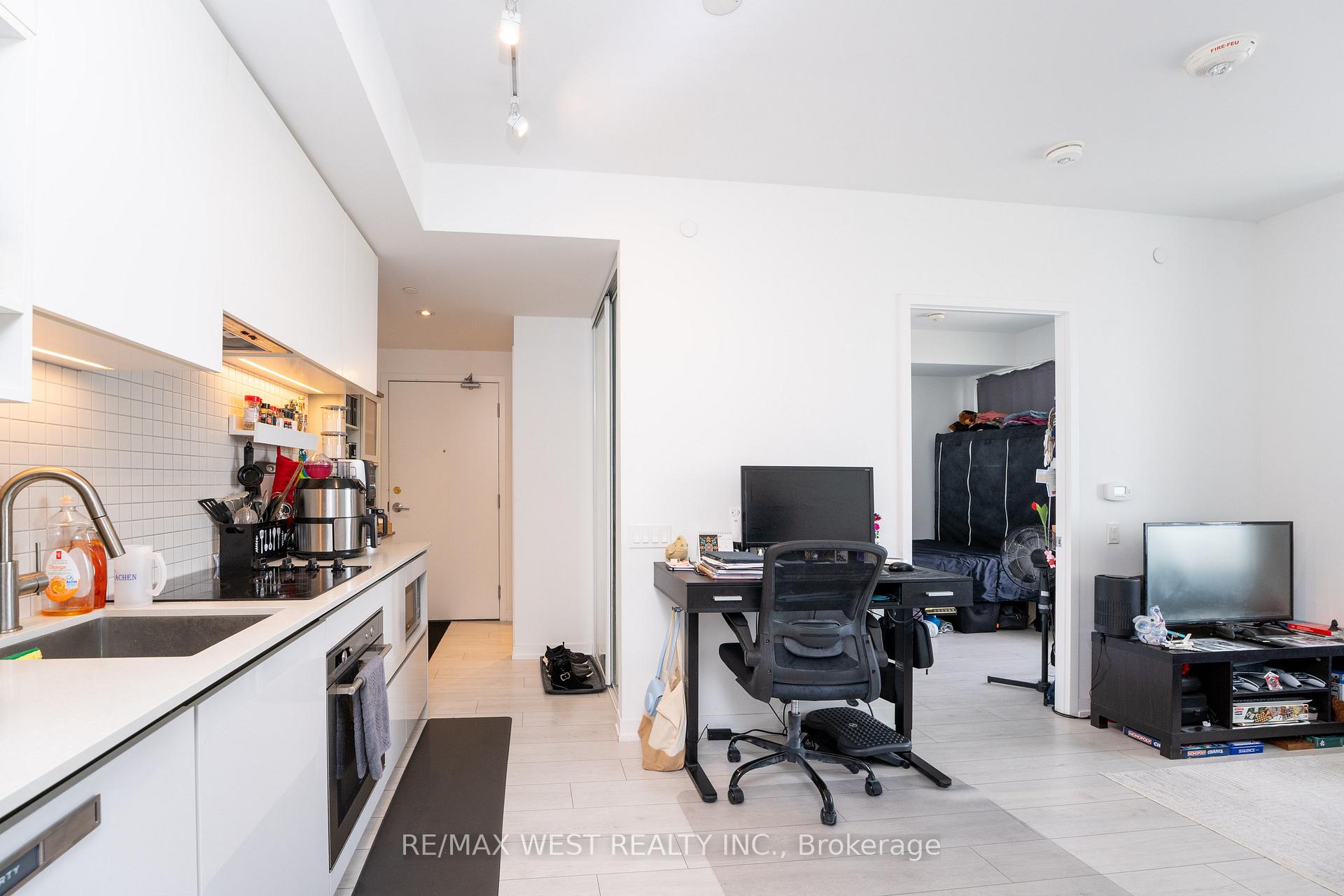 2 Bedrooms Condo at 898 Portage, Vaughan For sale